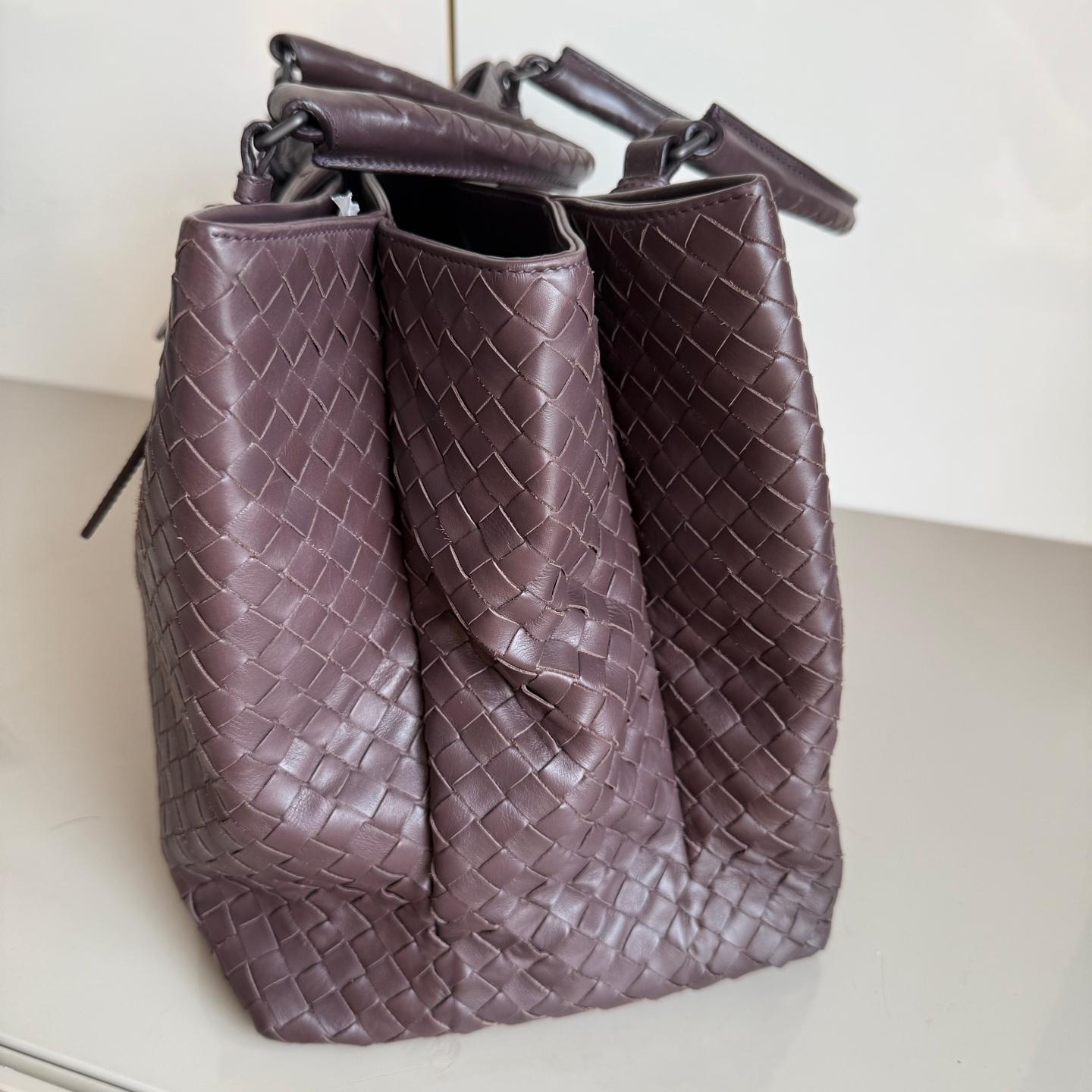 Grigio Bottega Veneta Roma Large Intrecciato Nappa Marrone Scuro 35cm in vendita