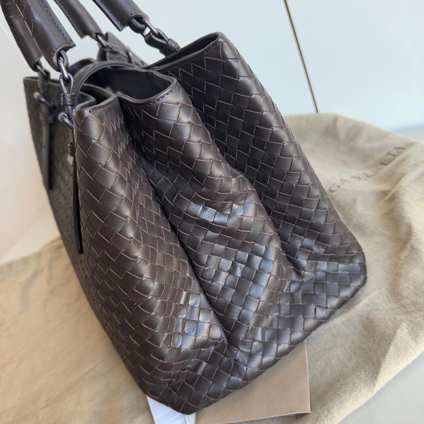Women's or Men's Bottega Veneta Roma Large Intrecciato Nappa Leather Dark Brown 35cm