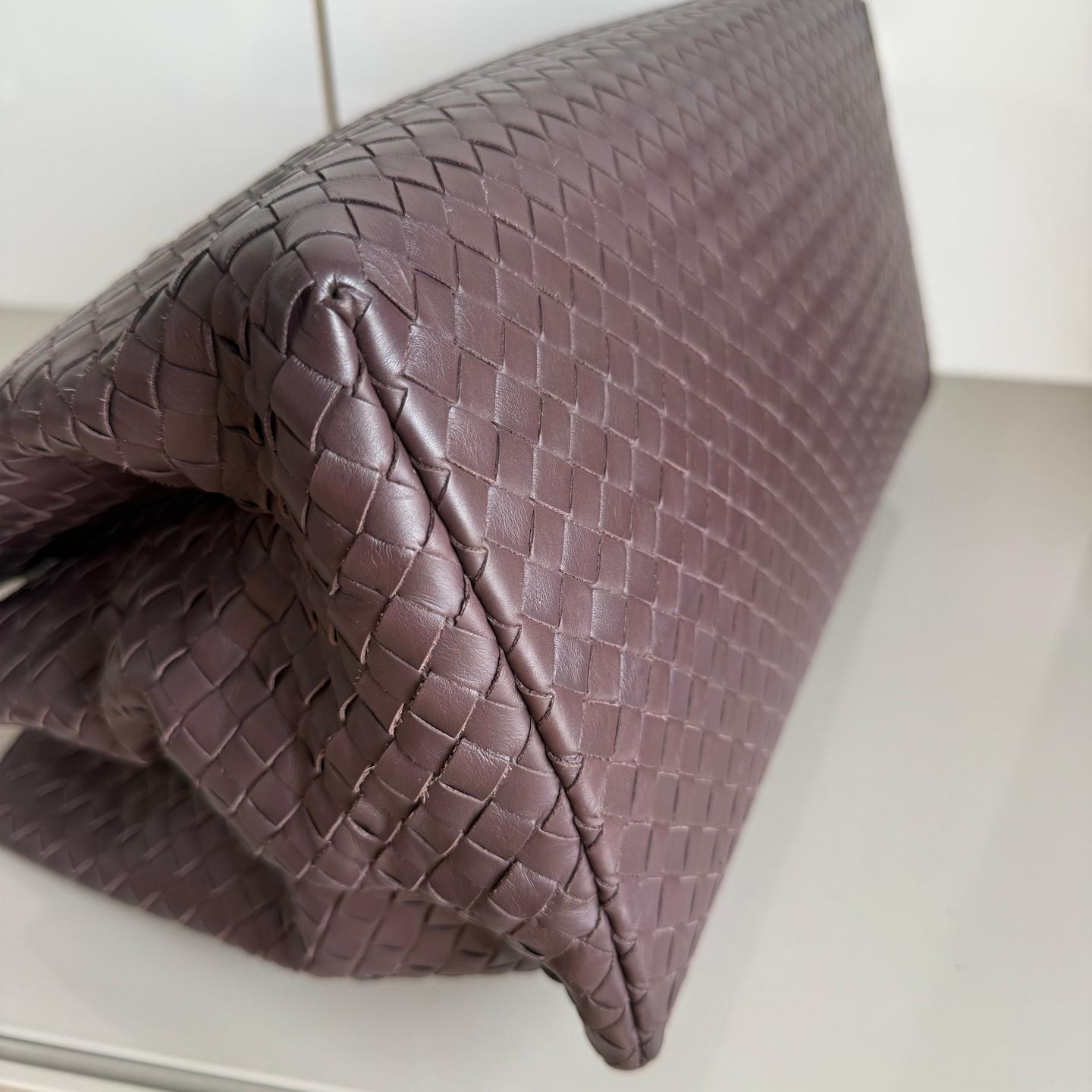 Bottega Veneta Roma Large Intrecciato Nappa Marrone Scuro 35cm in vendita 1
