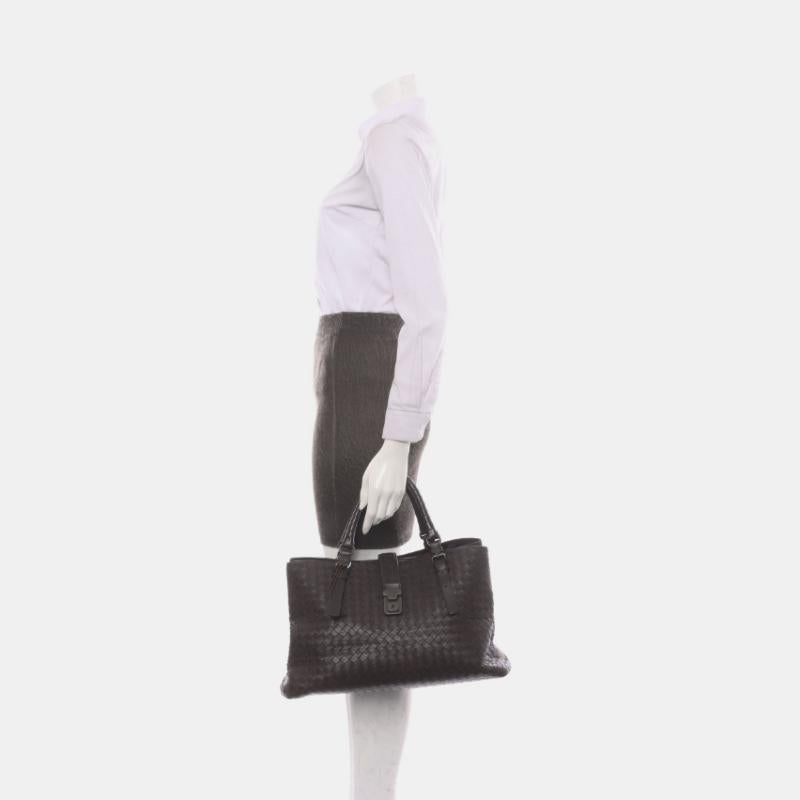 Bottega Veneta Roma Large Intrecciato Nappa Leather Dark Brown 37cm
 These are professional photos of the actual bag.
 This Bottega Veneta Roma Bag is an exceptional piece of luxury, crafted from iconic dark brown leather with the instantly