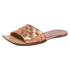 Bottega Veneta Rose Gold Leather Intrecciato Slides Sandals Taille 40