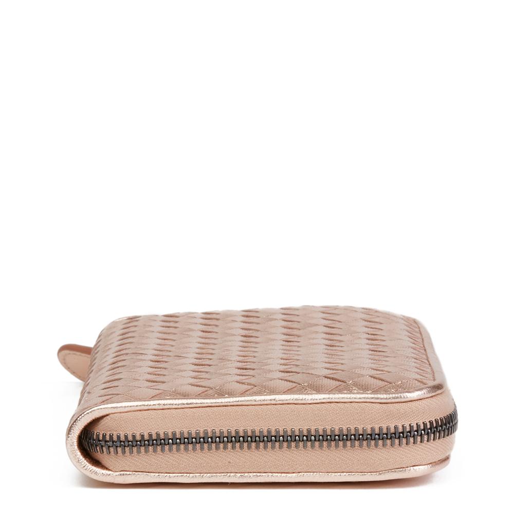 BOTTEGA VENETA
Rose Gold Woven Metallic Grosgrain Calfskin Leather Zip Around Wallet

Reference: HB2074
Serial Number: B05845043V
Age (Circa): 2010
Accompanied By: Bottega Veneta Dust Bag, Box, Tags, Care Booklet
Authenticity Details: Authenticity