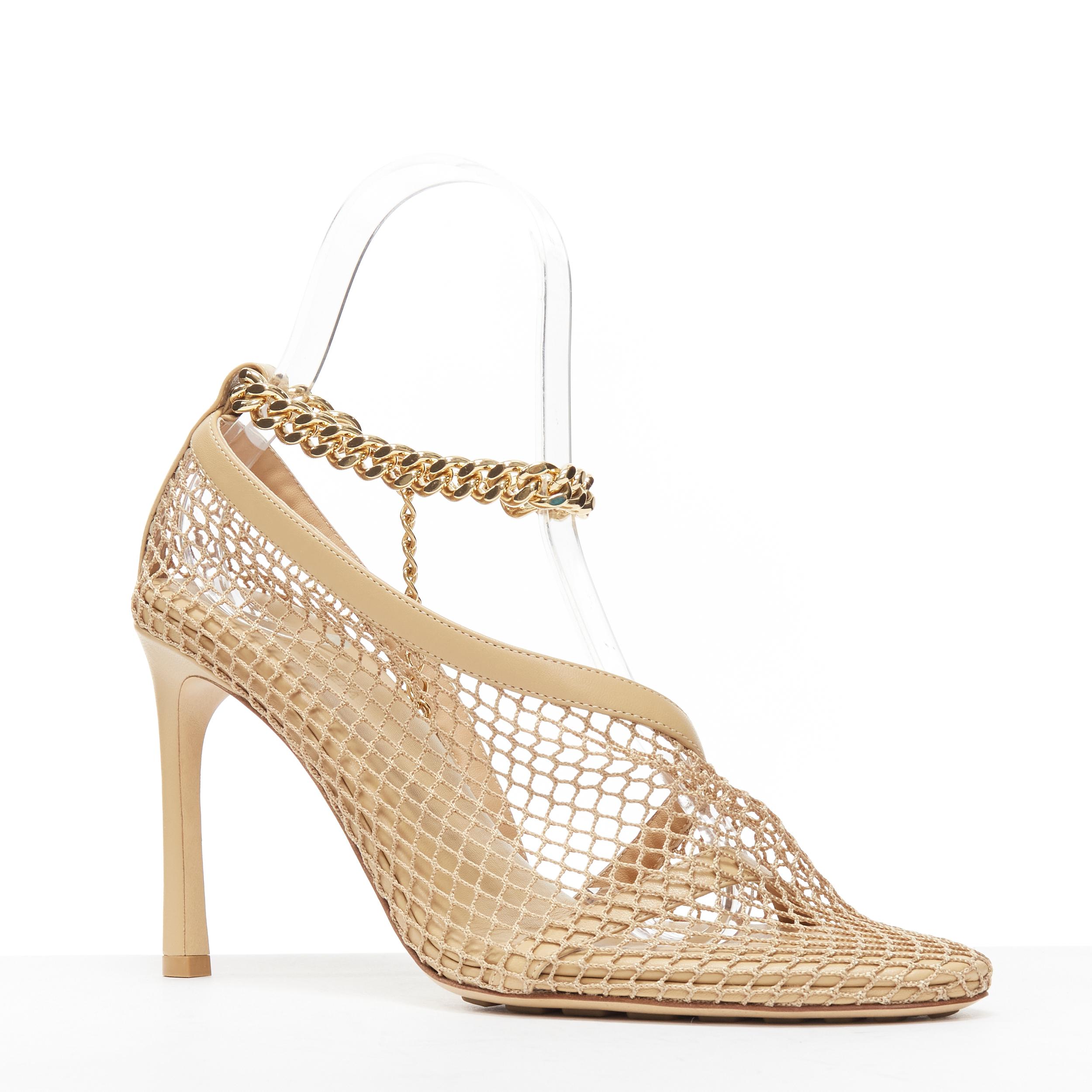BOTTEGA VENETA Runway Daniel Lee beige fishnet gold ankle chain high heel EU39
Reference: TGAS/D00268
Brand: Bottega Veneta
Designer: Daniel Lee
Collection: Runway
Material: Mesh, Metal
Color: Beige, Gold
Pattern: Solid
Closure: Chain
Lining: Nude