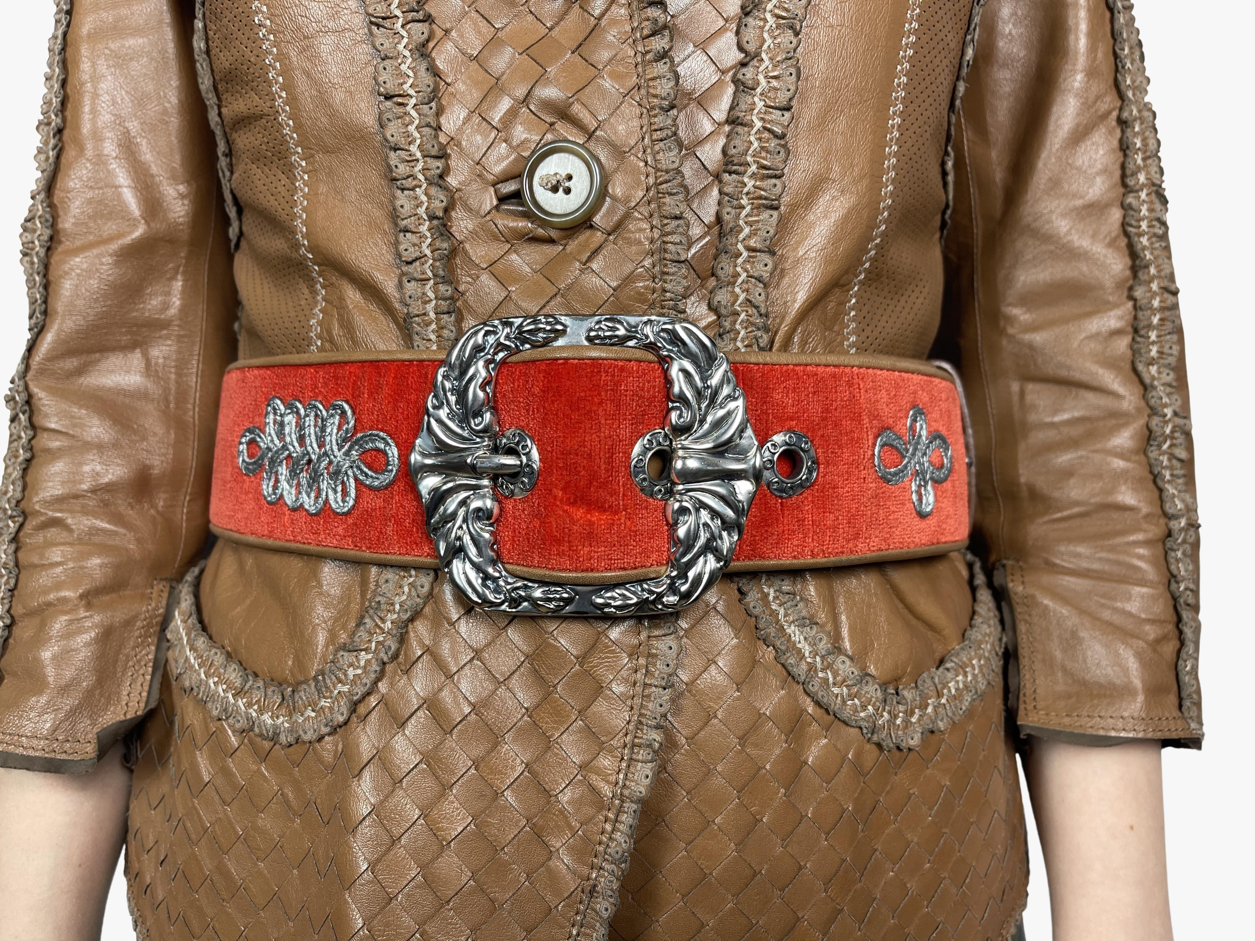 Laufsteggrtel aus rotem Samt mit silberner Schnalle an der Taille von Bottega Veneta, F/S 2006  Damen im Angebot