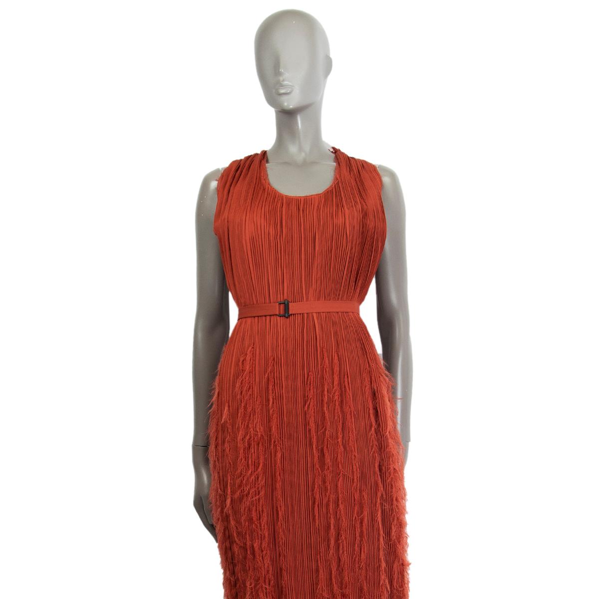 BOTTEGA VENETA rust polyester PLISSE PLEATED FEATHER BELTE MAXI Dress 36 XXS In Excellent Condition For Sale In Zürich, CH