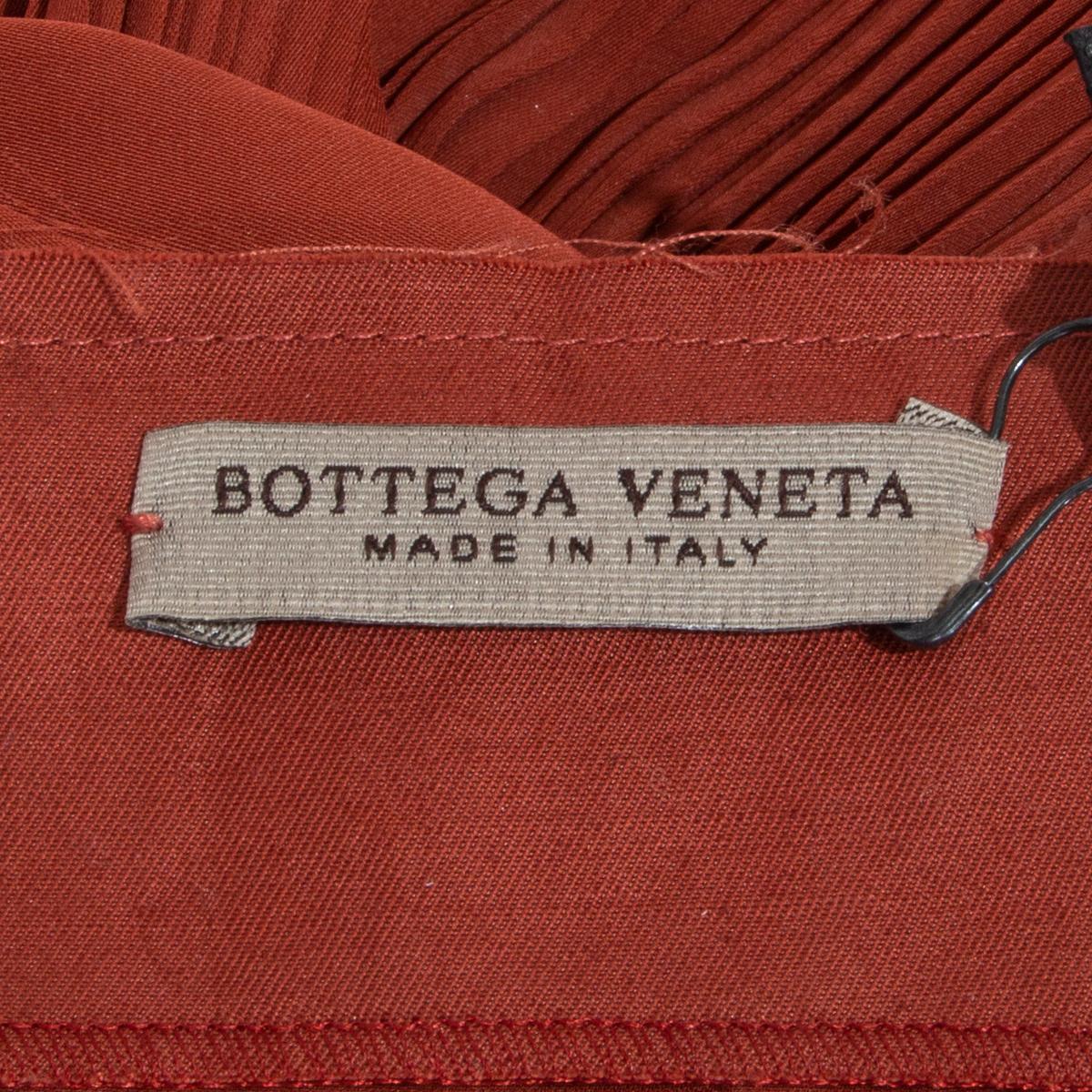 Women's BOTTEGA VENETA rust polyester PLISSE PLEATED FEATHER BELTE MAXI Dress 36 XXS For Sale