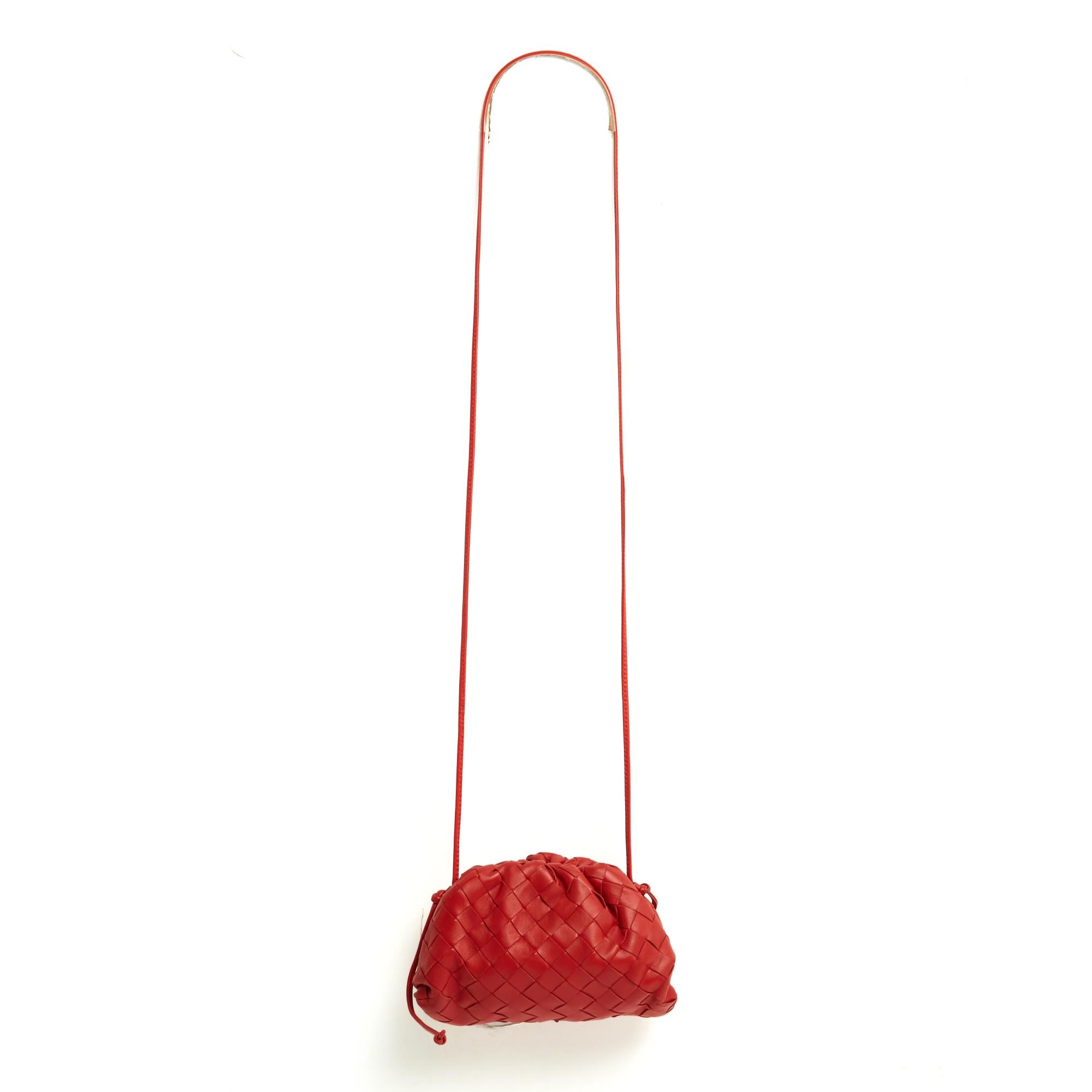 Bottega Veneta Sac épaule pochette Pouch Mini red leather shoulder bag clutch NW For Sale 1