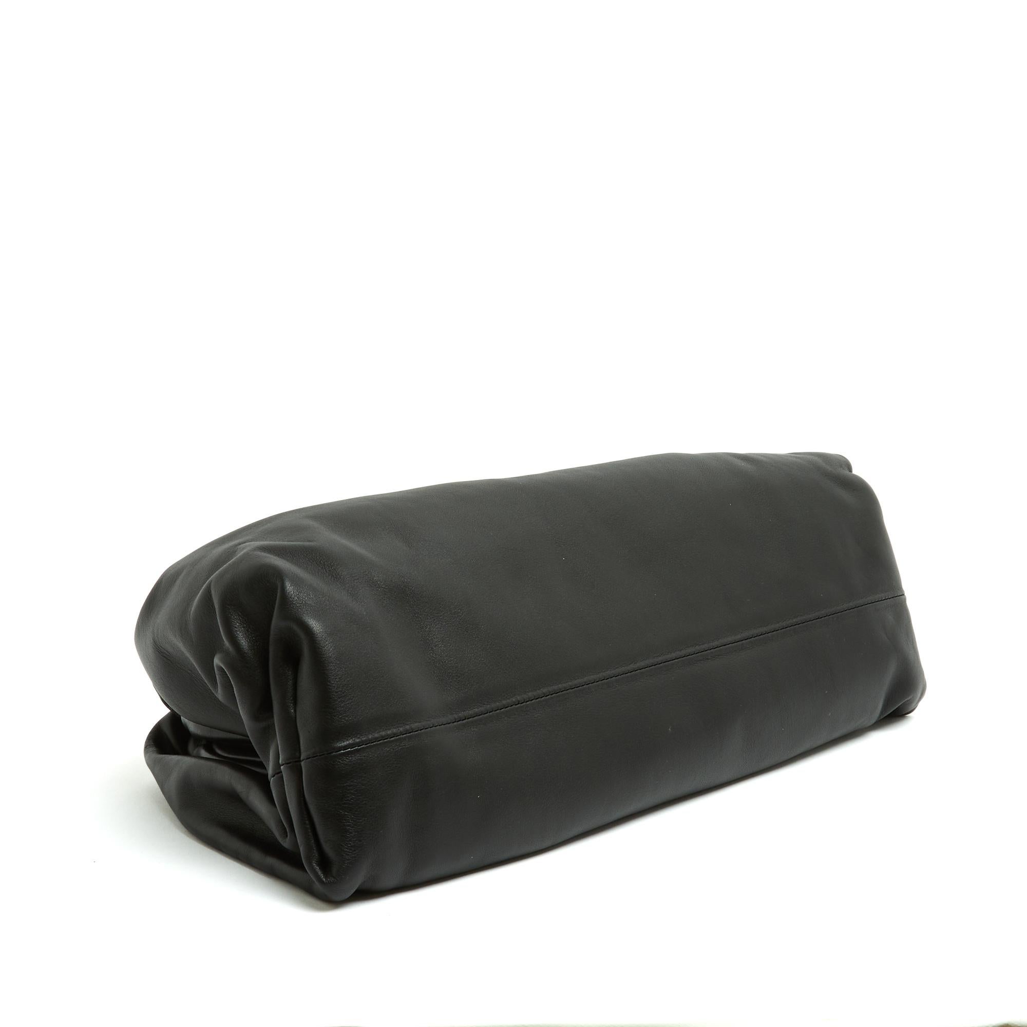 Bottega Veneta Sac Pouch Maxi Pochette Black Leather Clutch Hand Bag New In New Condition For Sale In PARIS, FR