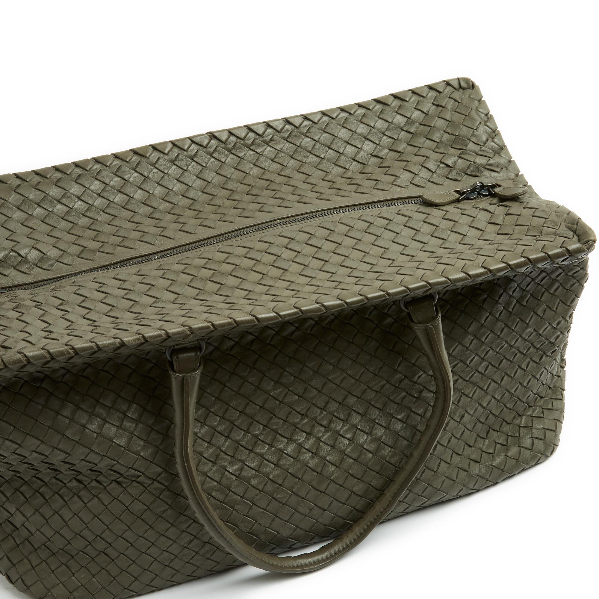 Bottega Veneta Sac Voyage MM Intrecciato Green Leather Medium Travel bag   For Sale 1