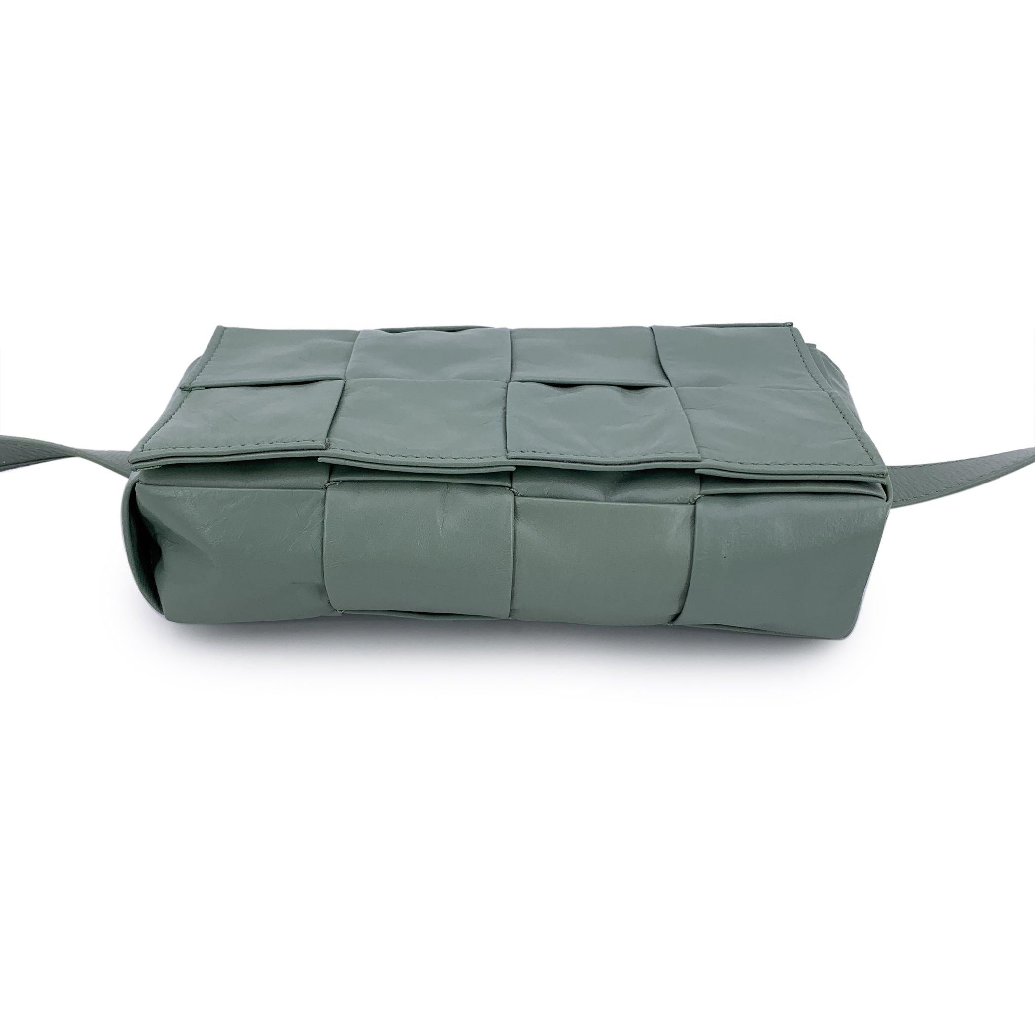 Bottega Veneta - Sac de taille en cuir Intreccio - Vert Sage Excellent état - En vente à Rome, Rome