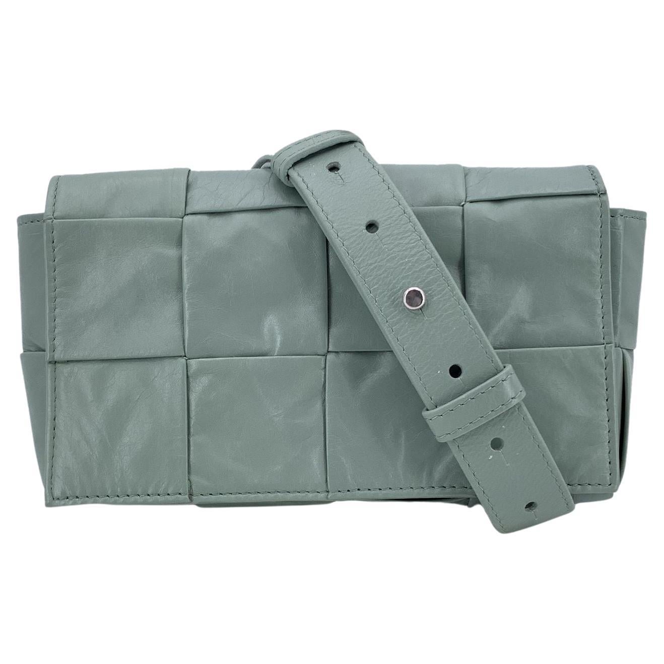 Bottega Veneta - Sac de taille en cuir Intreccio - Vert Sage en vente