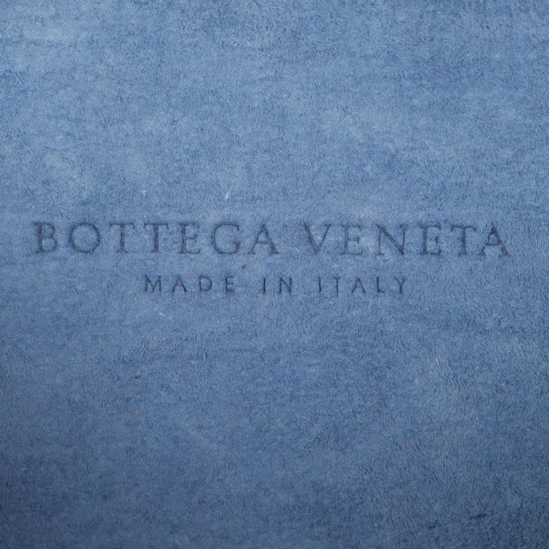 BOTTEGA VENETA - Pochette beige sable en cuir crocodile avec nœud papillon - SMALL en vente 2