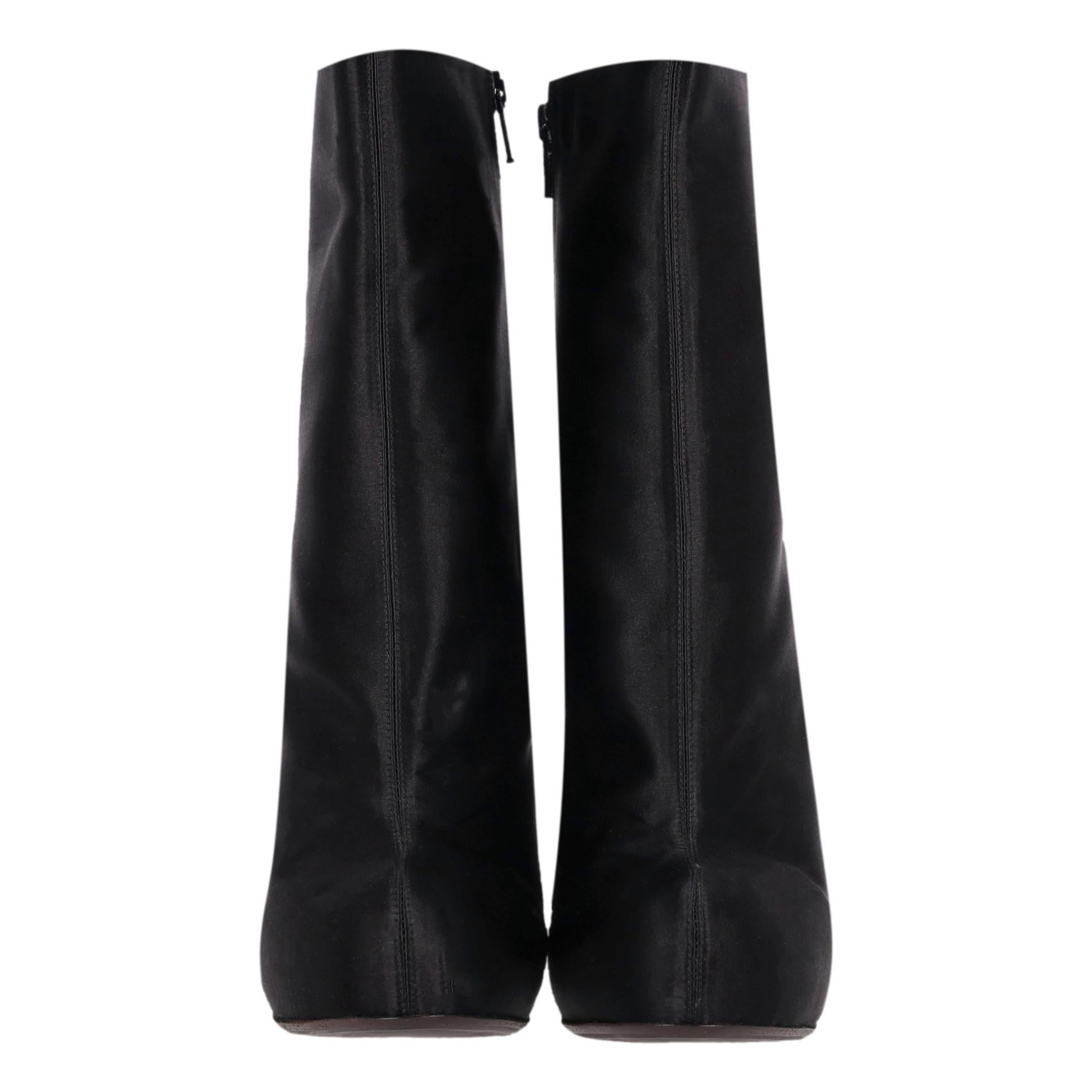 Botines de cuña curvada y satinada Bottega Veneta Negro en venta