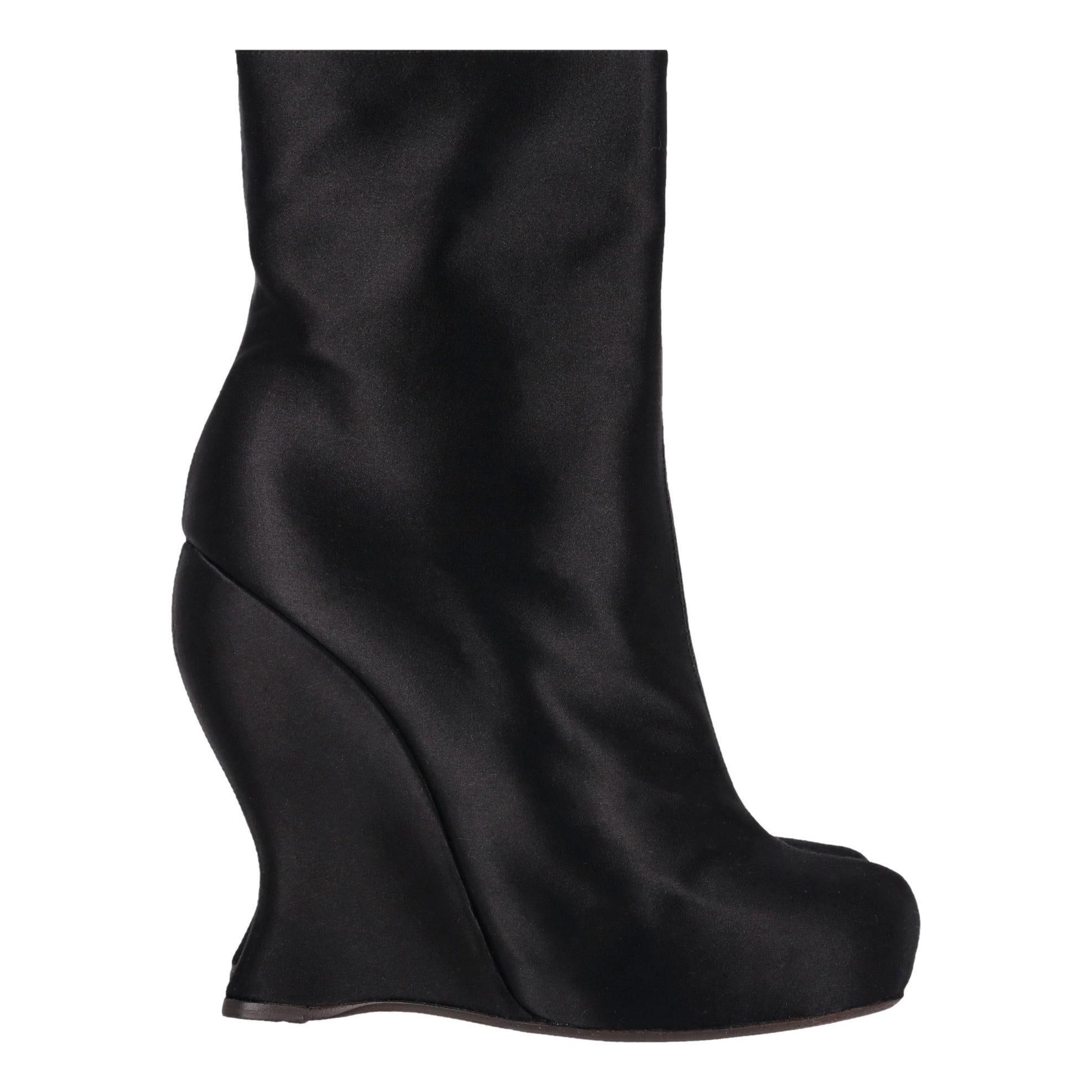 Botines de cuña curvada y satinada Bottega Veneta en Bueno estado para la venta en London, GB