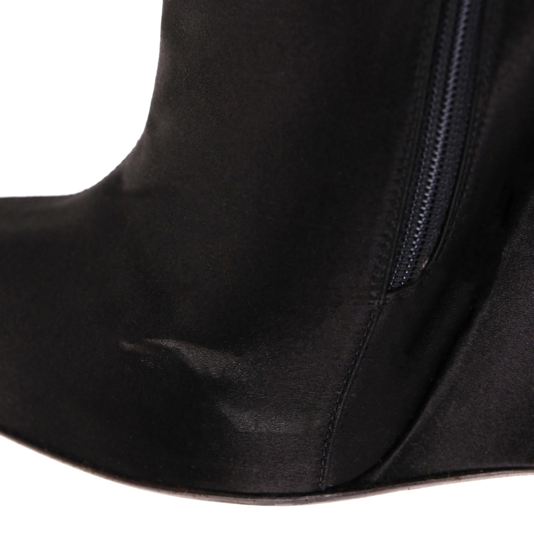 Botines de cuña curvada y satinada Bottega Veneta en venta 2