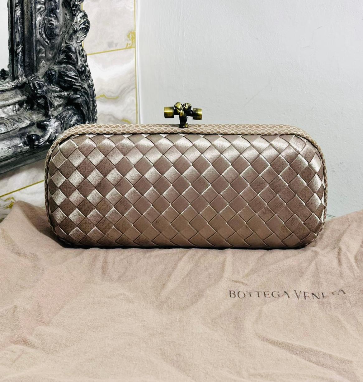 Bottega Veneta Satin & Snakeskin Trim Top Knot Clutch Bag

Structured, champagne bag designed with the brand's signature Intrecciato weave.

Featuring antique gold knot twisted closure and tonal snakeskin trimming.

Size – Height 10cm, Width 24cm,