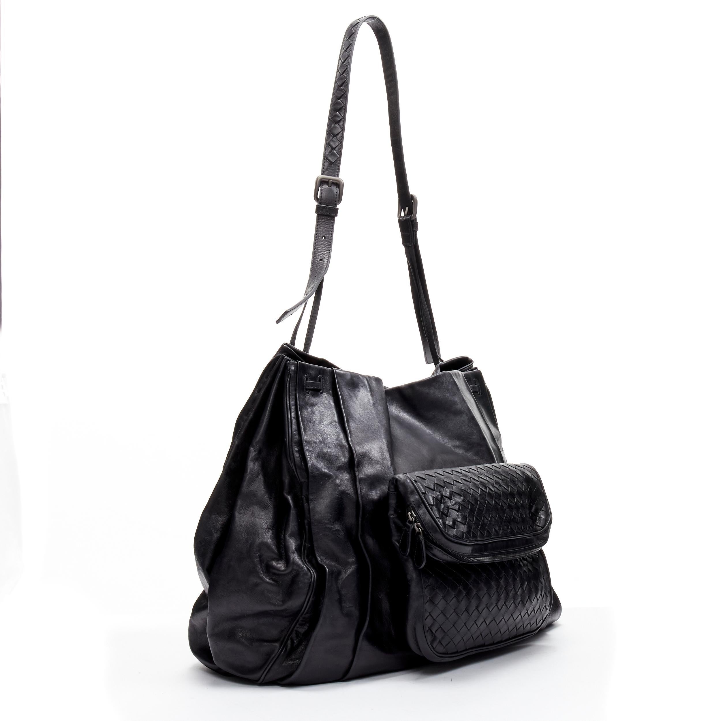 BOTTEGA VENETA Scarabee black Intrecciato woven leather pocket shoulder tote bag In Good Condition In Hong Kong, NT