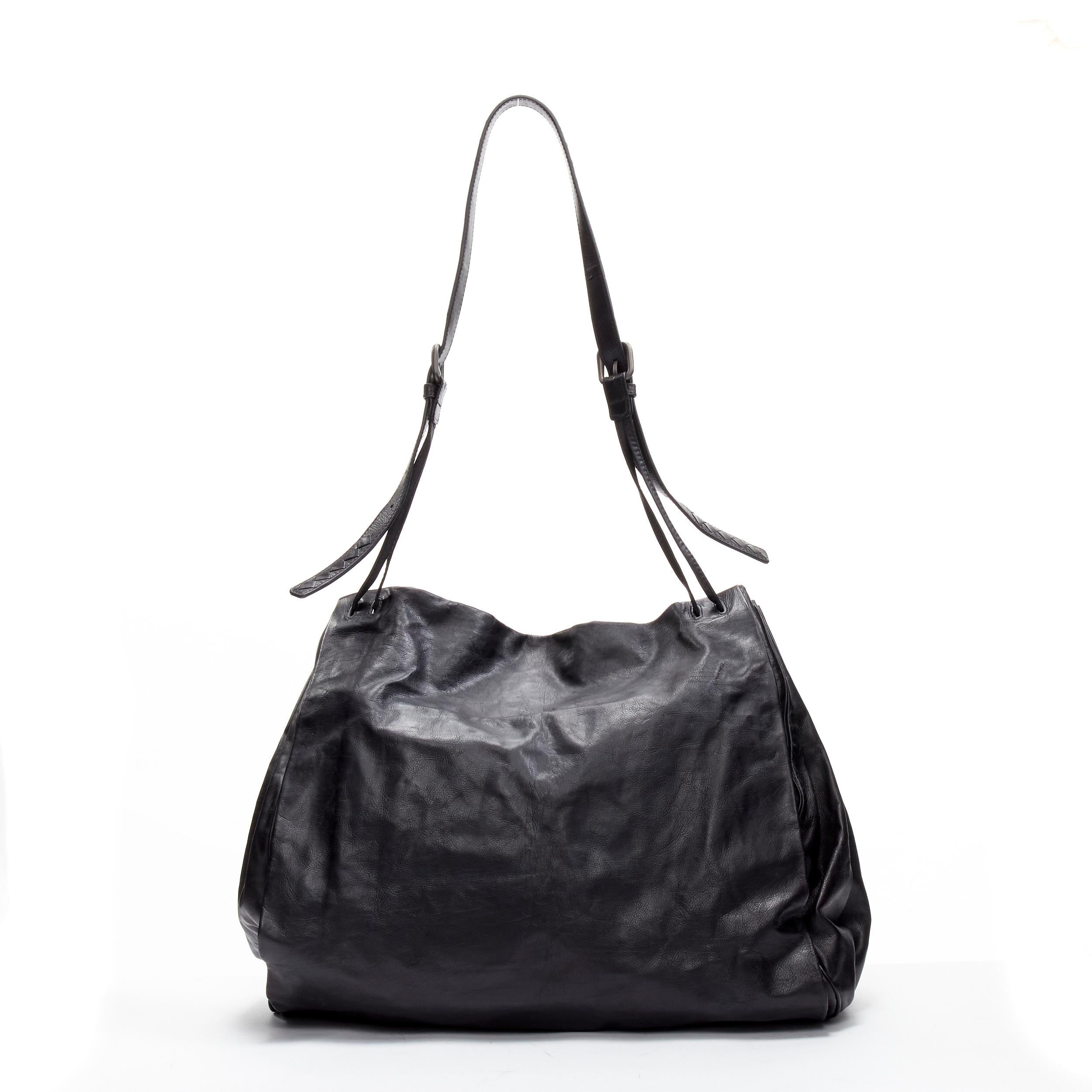 BOTTEGA VENETA Scarabee black Intrecciato woven leather pocket shoulder tote bag 1