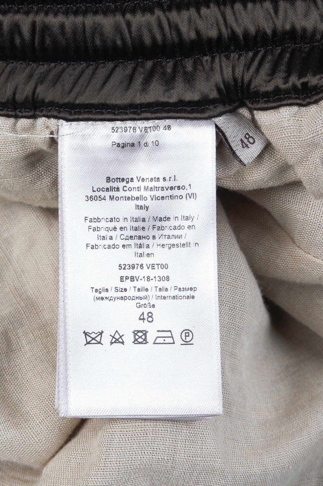 Bottega Veneta Shiny Zippers on Leg Openings Men Track Pants Size 48IT(W32) In Excellent Condition For Sale In Kaunas, LT
