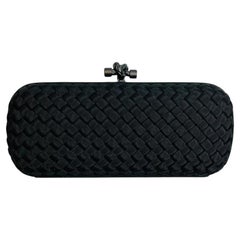 Bottega Veneta Lange Clutch aus Seide mit Knoten oben