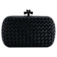 Bottega Veneta Clutch aus Seide mit Knoten oben