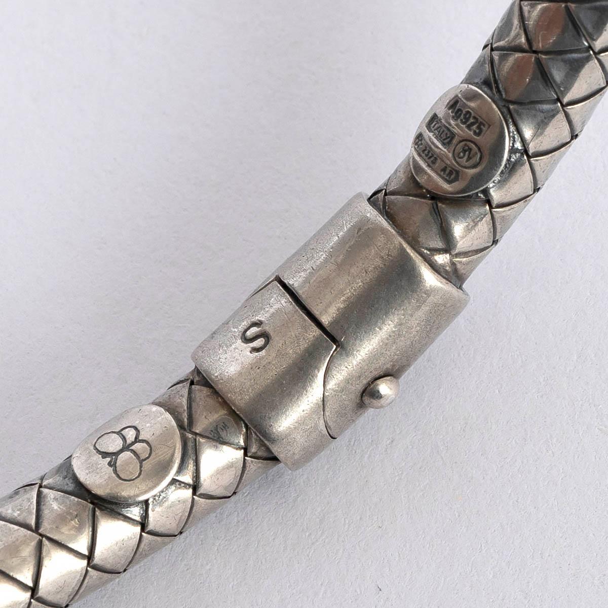 BOTTEGA VENETA silver INTRECCIATO DETAILED STERLING Bangle Bracelet In Excellent Condition For Sale In Zürich, CH