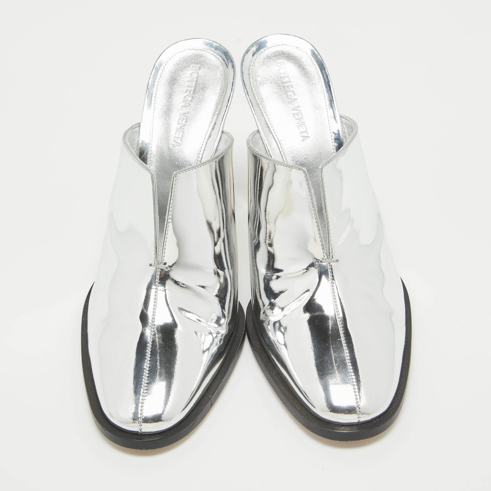Bottega Veneta Silver Leather Cha-Cha Mules Size 39 In Excellent Condition In Dubai, Al Qouz 2
