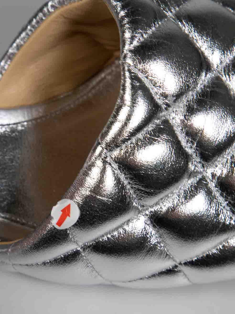 Bottega Veneta Silver Leather Padded Kitten Heel Mules Size IT 39.5 For Sale 1