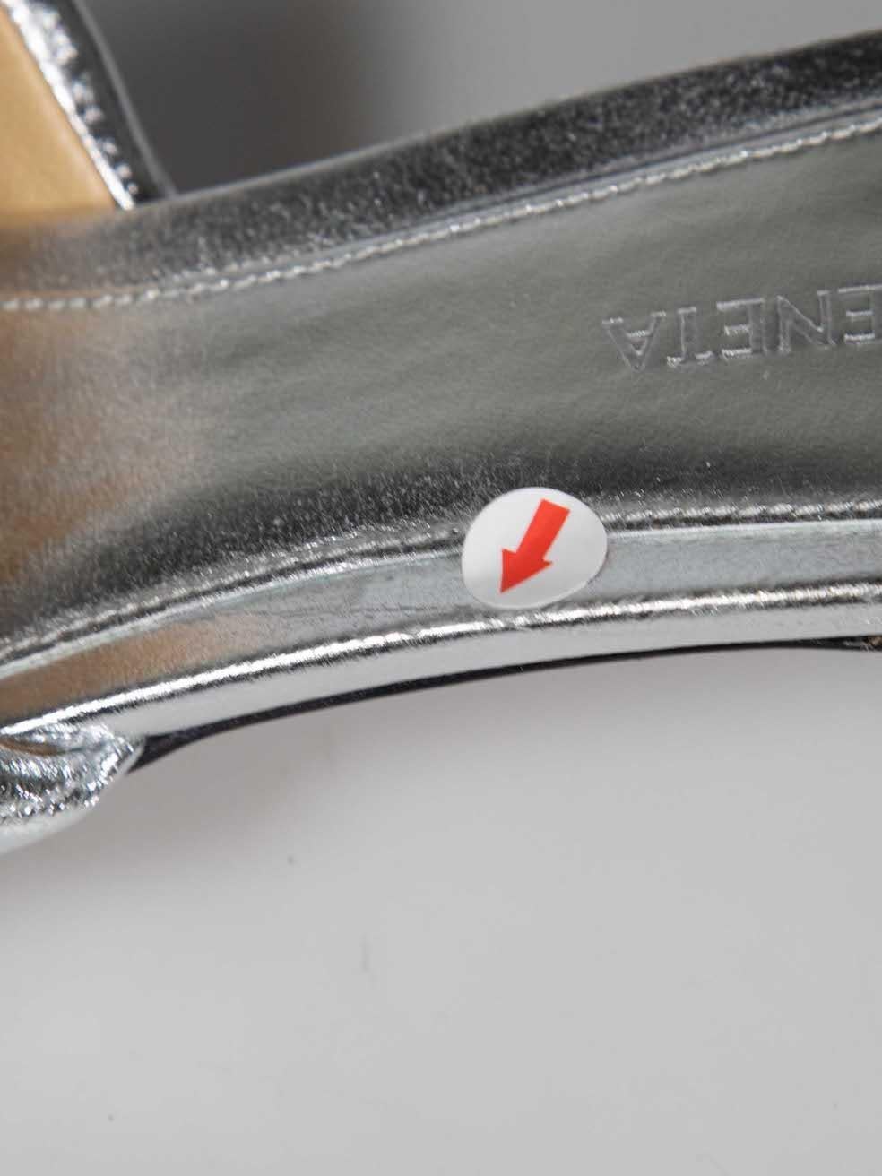 Bottega Veneta Silver Leather Padded Kitten Heel Mules Size IT 39.5 For Sale 2
