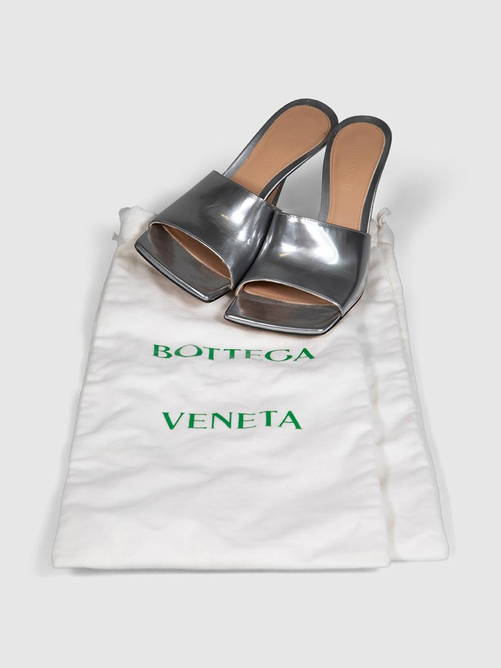 Argent Bottega Veneta Mules à talons en cuir stretch Silver Taille IT 36 en vente