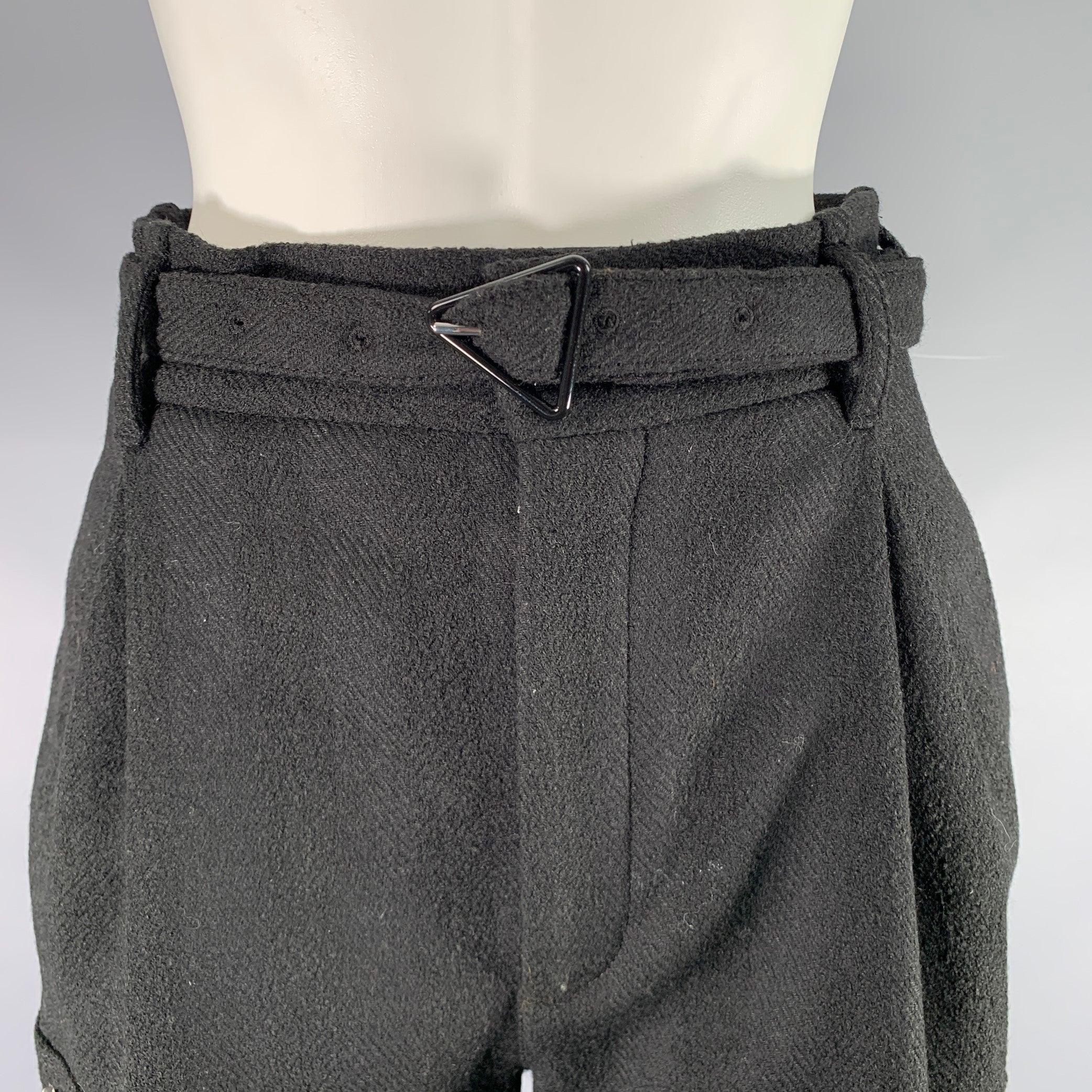 BOTTEGA VENETA pants comes in black lambswool blend herringbone material featuring a belted waistband, wide legs, cargo style, zipper pockets, and a zip fly closure. Made in Italy.Very Good Pre-Owned Condition. 

Marked:   36 

Measurements: 
 