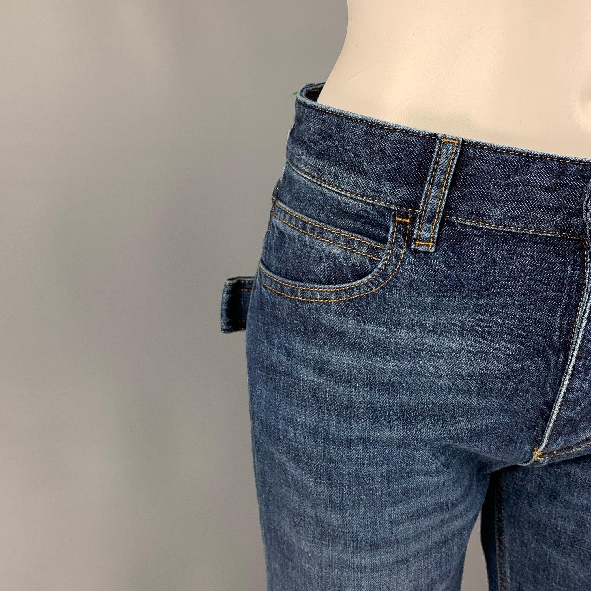 BOTTEGA VENETA jeans comes in a blue washed cotton featuring a mid-rise waist, flared leg design, contrast stitching, green trim, and a button fly closure. Made in Italy.
Excellent
Pre-Owned Condition. 

Marked:   36 

Measurements: 
  Waist: 30