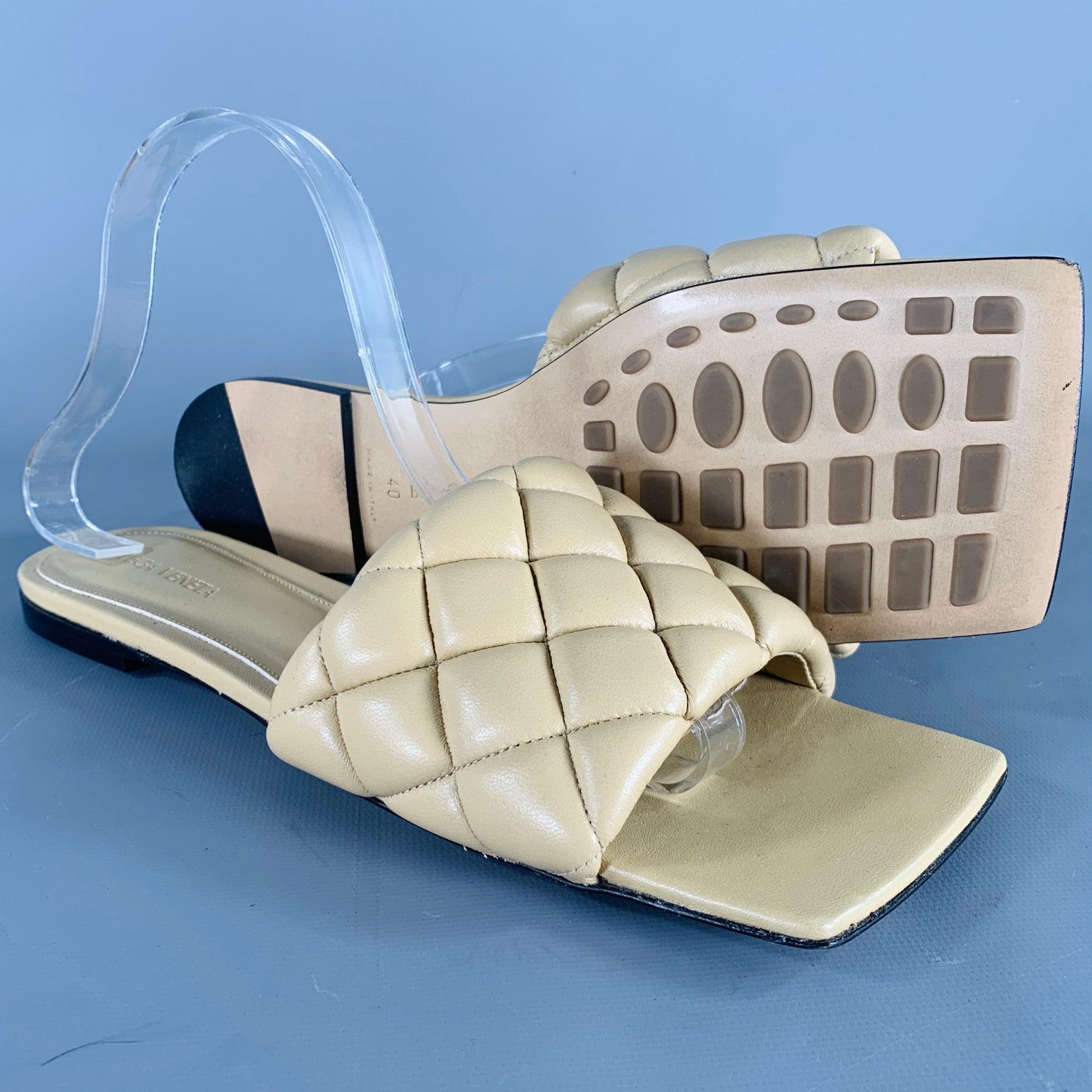 BOTTEGA VENETA Size 10 Tan Leather Padded Quilted Sandals In Excellent Condition For Sale In San Francisco, CA