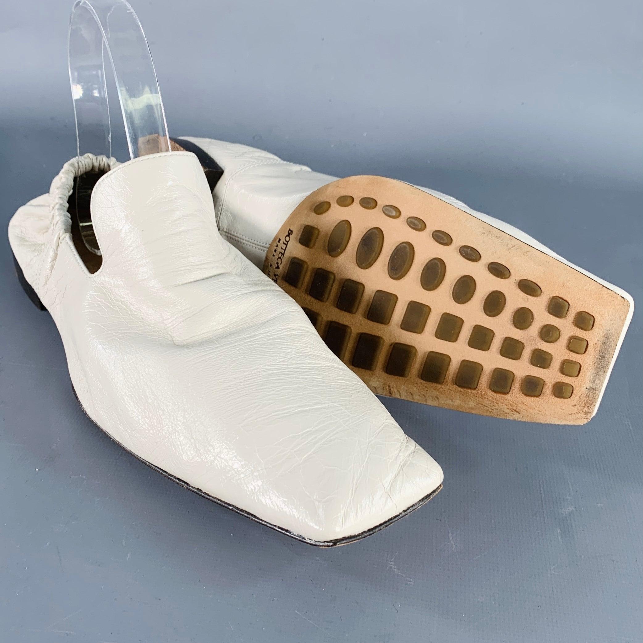 BOTTEGA VENETA Size 12 Crunch Lux Cream Leather Square Toe Flats For Sale 1