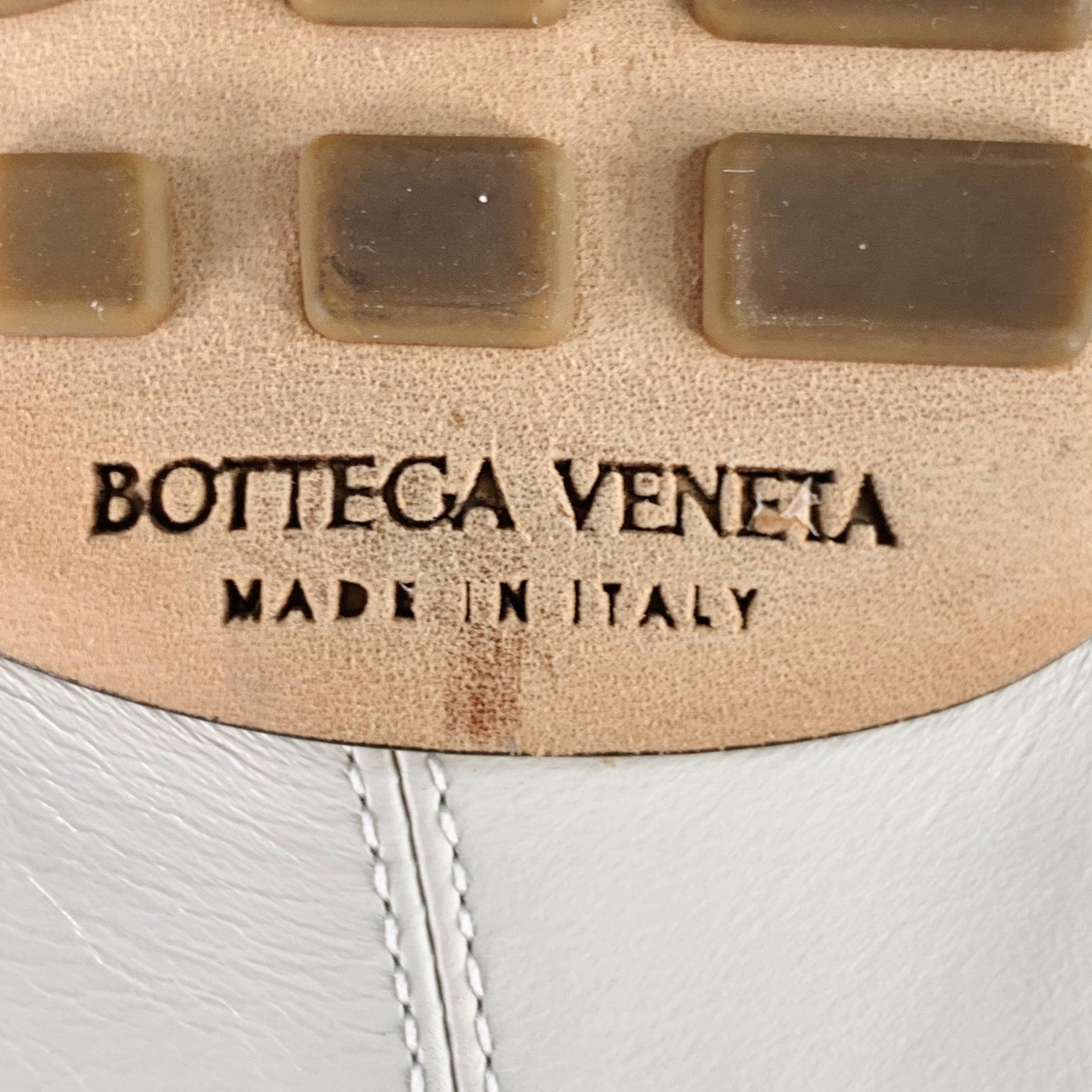 BOTTEGA VENETA Size 12 Crunch Lux Cream Leather Square Toe Flats For Sale 4