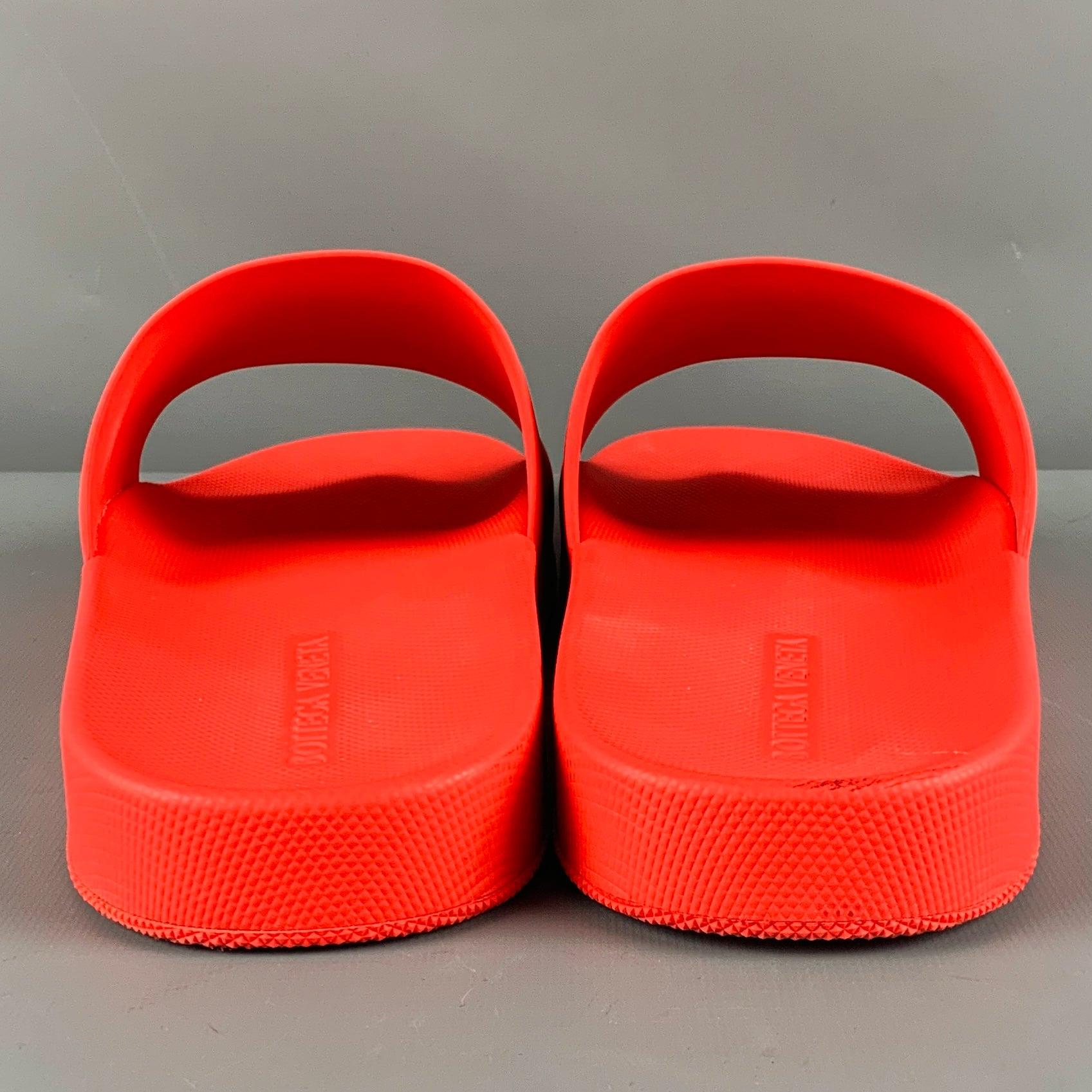 BOTTEGA VENETA Size 12 Orange Rubber Slip On Sandals In Good Condition For Sale In San Francisco, CA