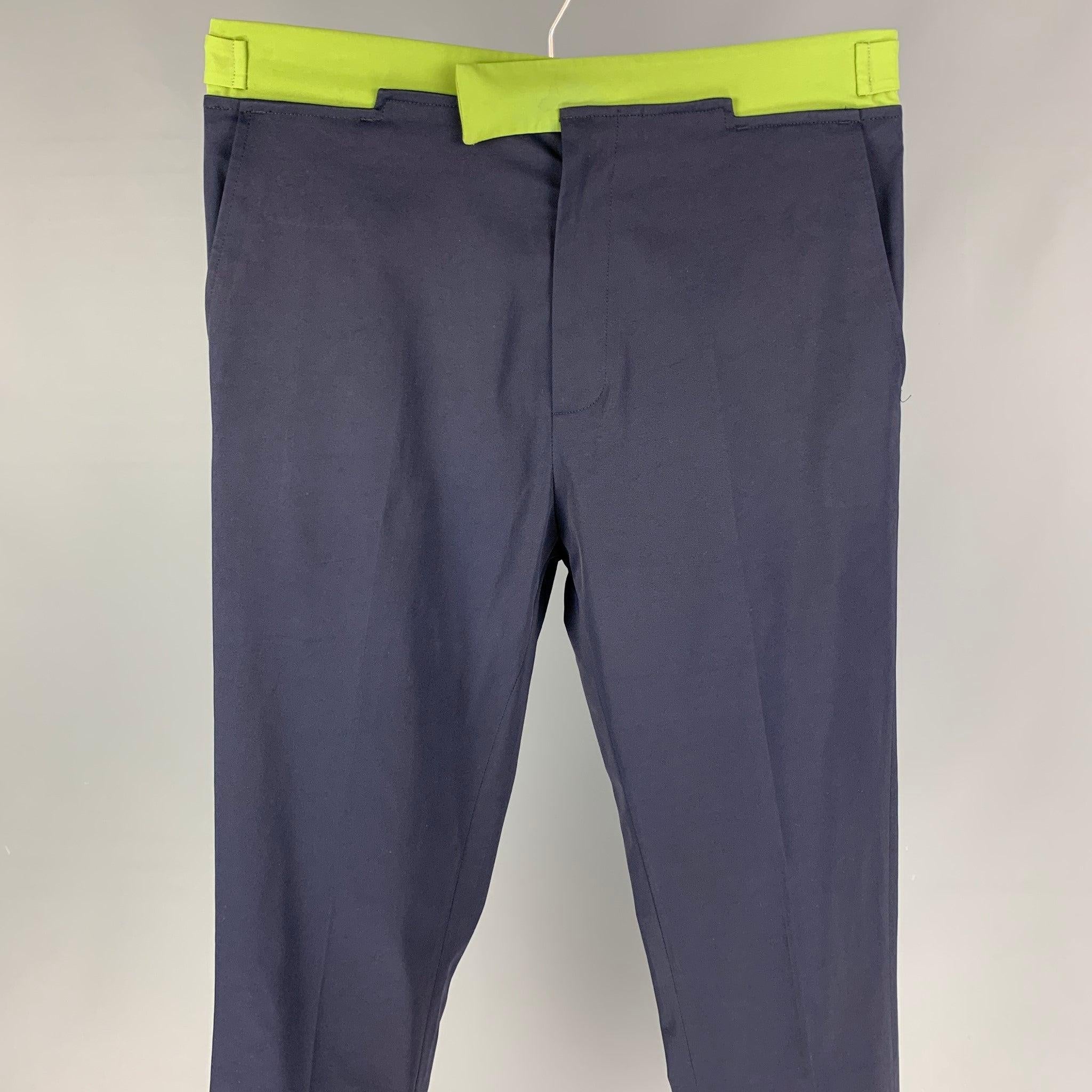 BOTTEGA VENETA casual pants comes in a blue & green color block wool featuring a slim fit, flat front, adjustable side straps, front tab, and a zip fly closure. Made in Italy.
Very Good
Pre-Owned Condition. 

Marked:   50 / Altered from 34 Size to