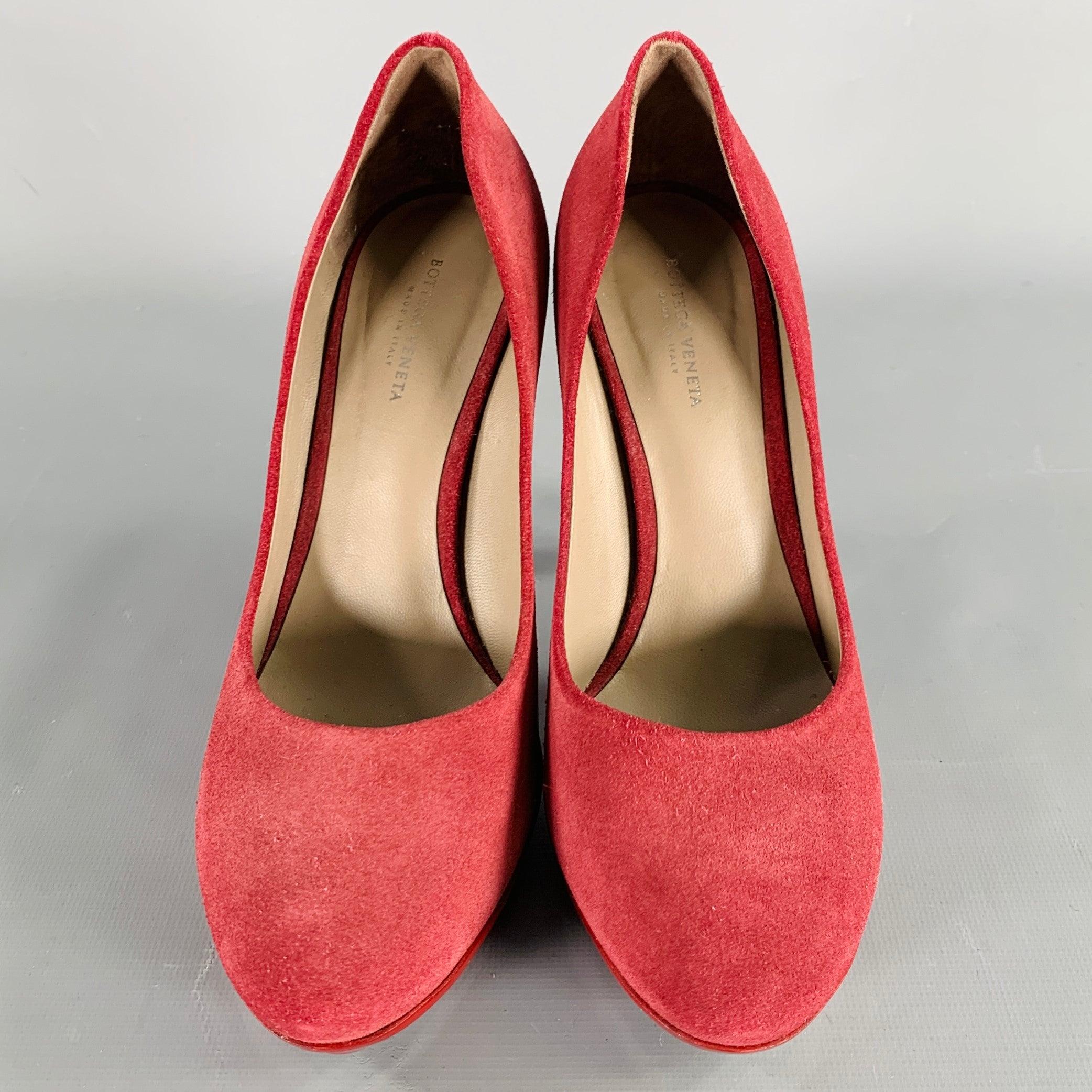 BOTTEGA VENETA Size 6.5 Burgundy Suede Platform Heels Pumps In Good Condition For Sale In San Francisco, CA