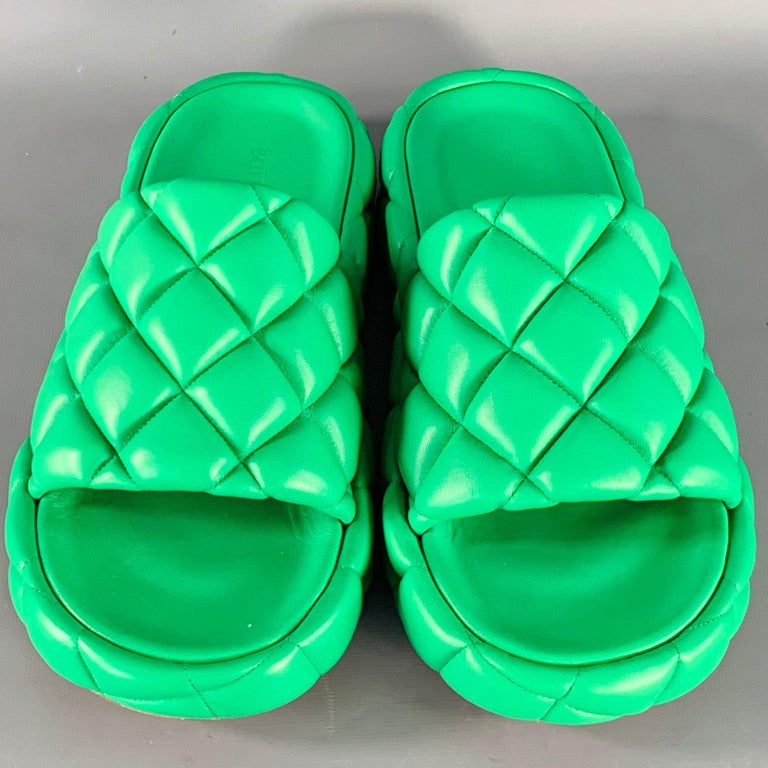BOTTEGA VENETA Size 7 Green Quilted Padded Lambskin Leather  display picture 1