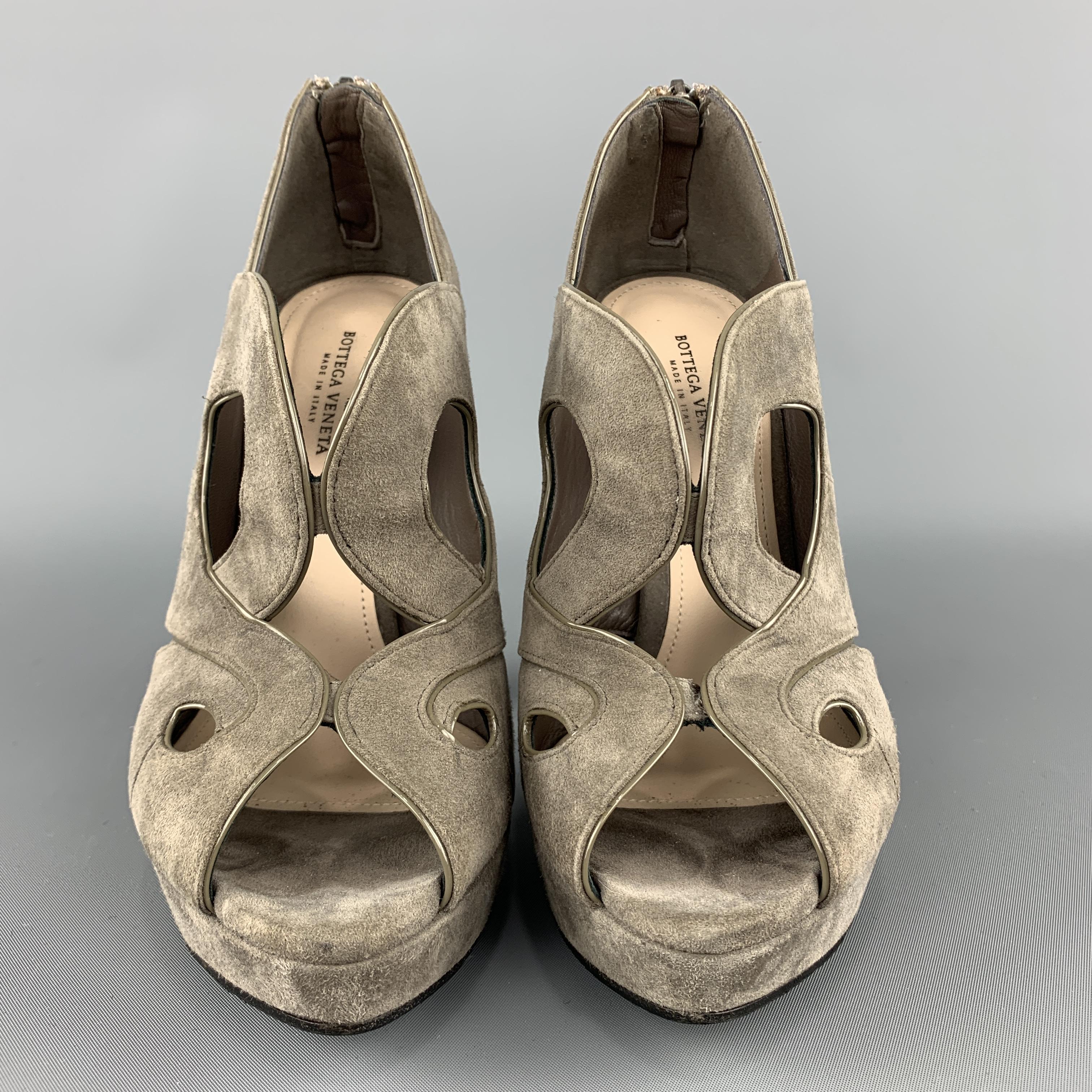 Brown BOTTEGA VENETA Size 7 Grey Suede Patent Leather Piping Peep Toe Sandals