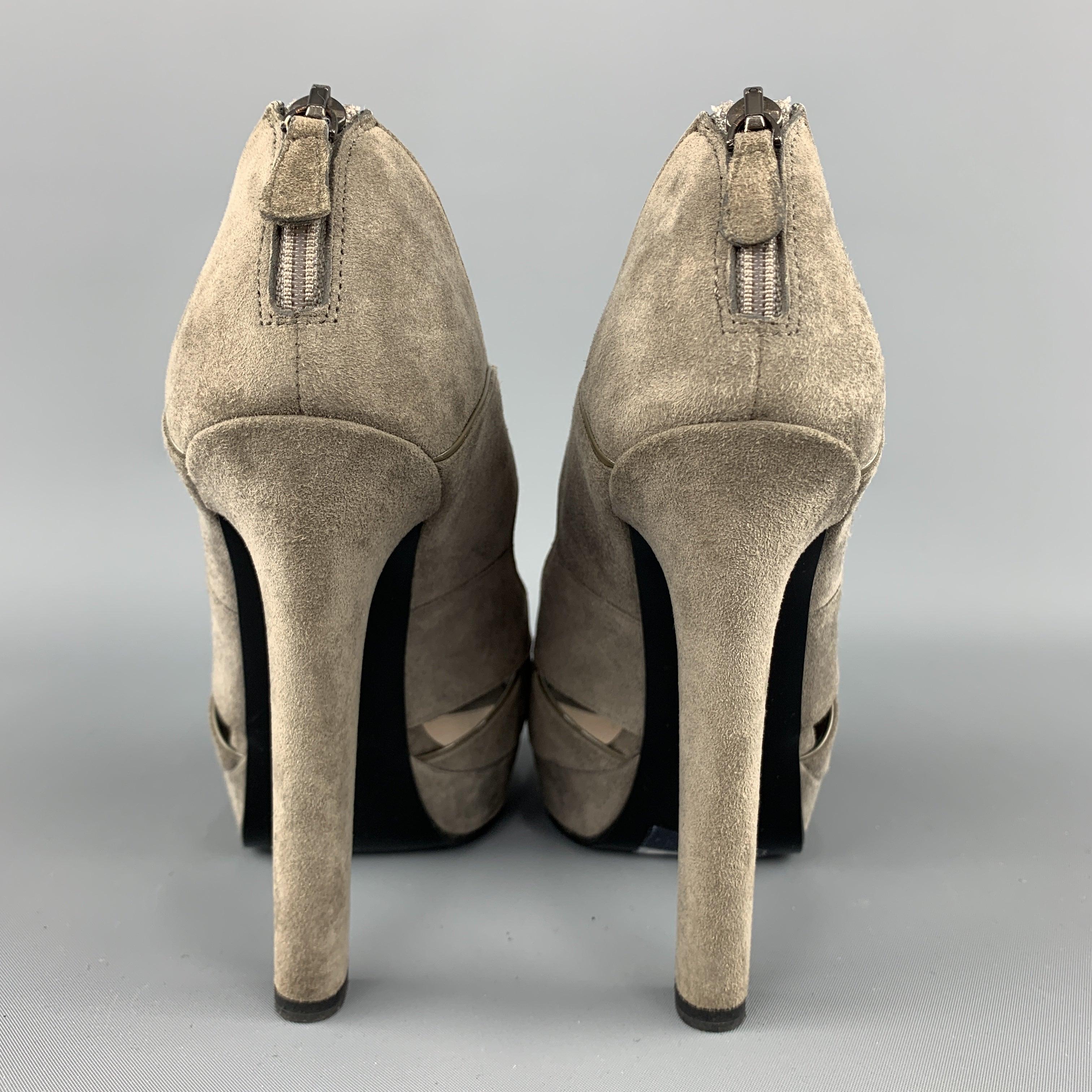 BOTTEGA VENETA Size 7 Grey Suede Patent Leather Piping Peep Toe Sandals For Sale 1