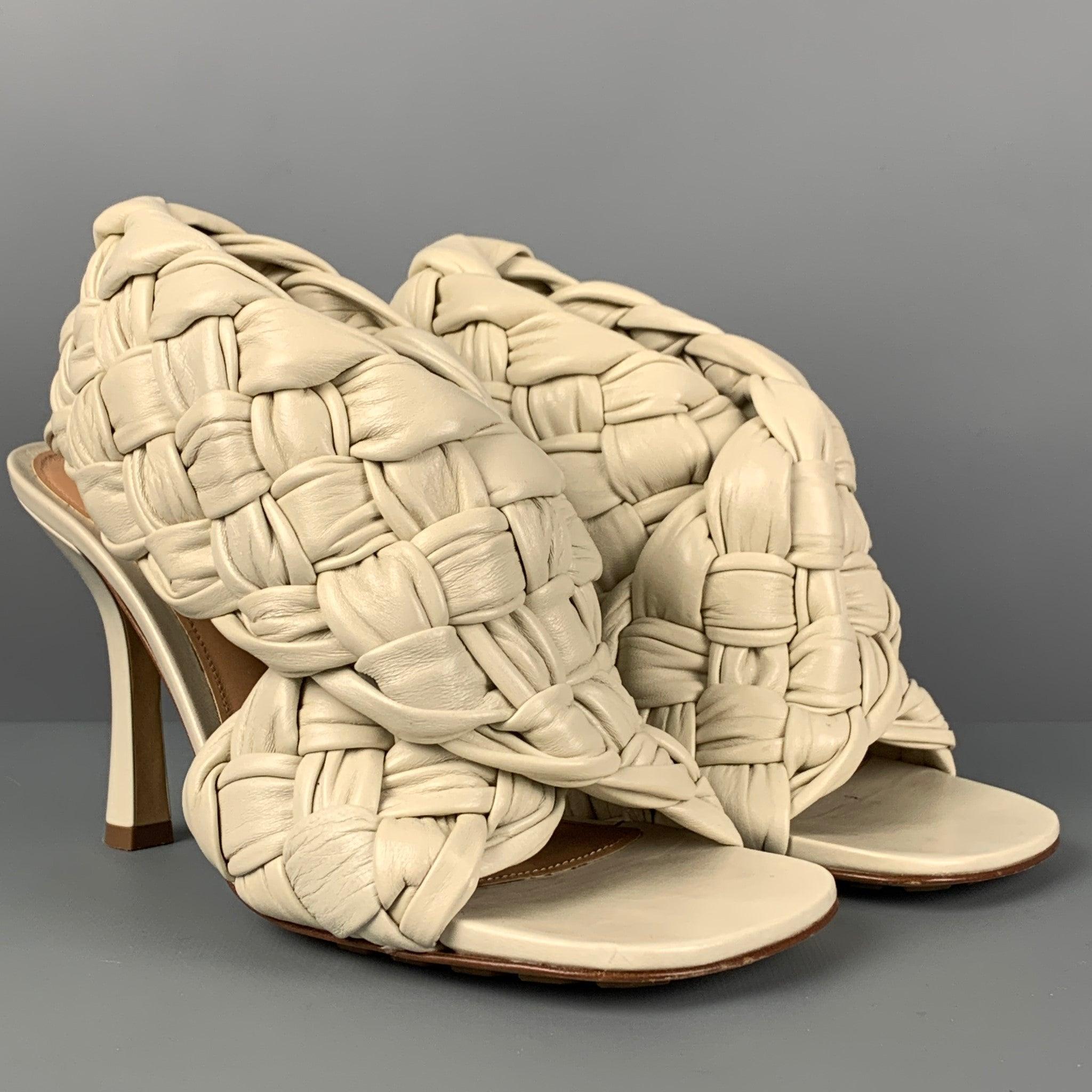 BOTTEGA VENETA sandals comes in a off-white intrecciato woven leather featuring a open square toe, knotted detail at vamp, covered stiletto heel, and a rubber sole. Made in Italy.
Very Good
Pre-Owned Condition. Light wear and a mark at heel. As-Is. 