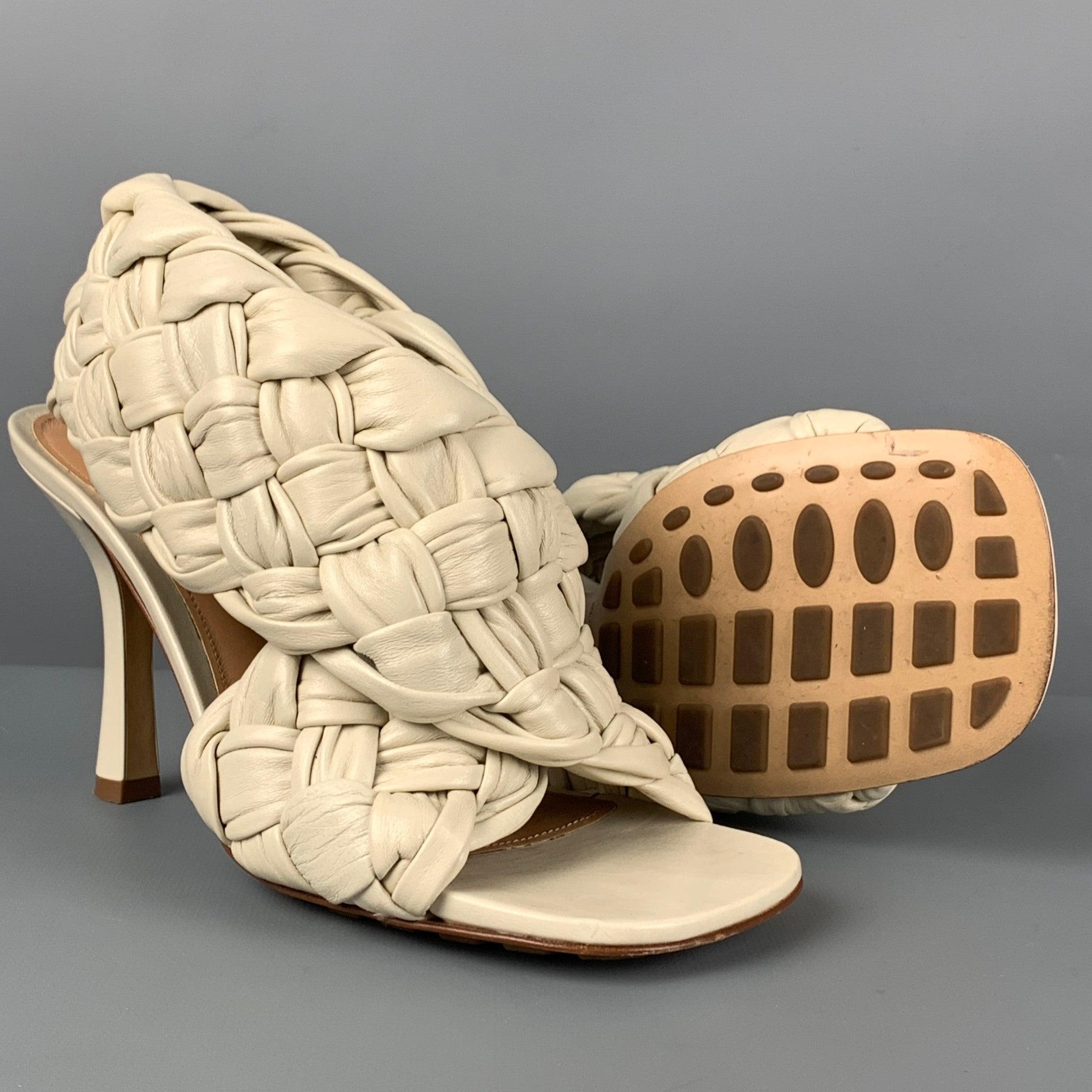 BOTTEGA VENETA Size 7 Off White Intrecciato Woven Leather Heeled Sandals In Good Condition For Sale In San Francisco, CA