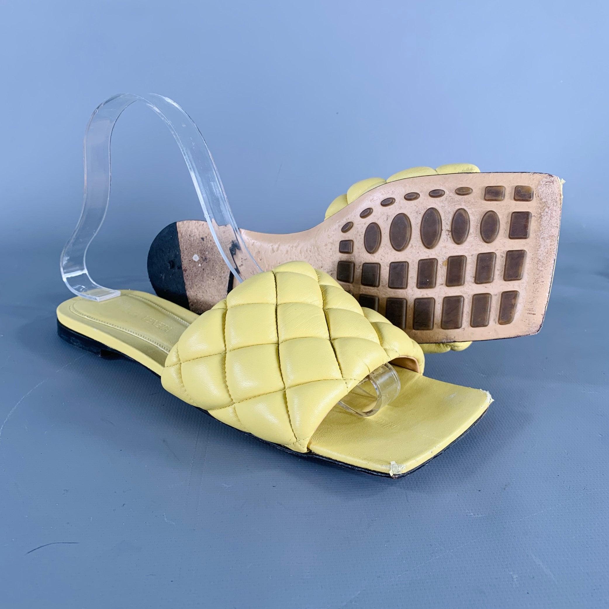 BOTTEGA VENETA Size 7 Yellow Leather Quilted Slide Sandals For Sale 1