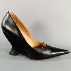 BOTTEGA VENETA Bombas de cuña de cuero negro talla 7.5