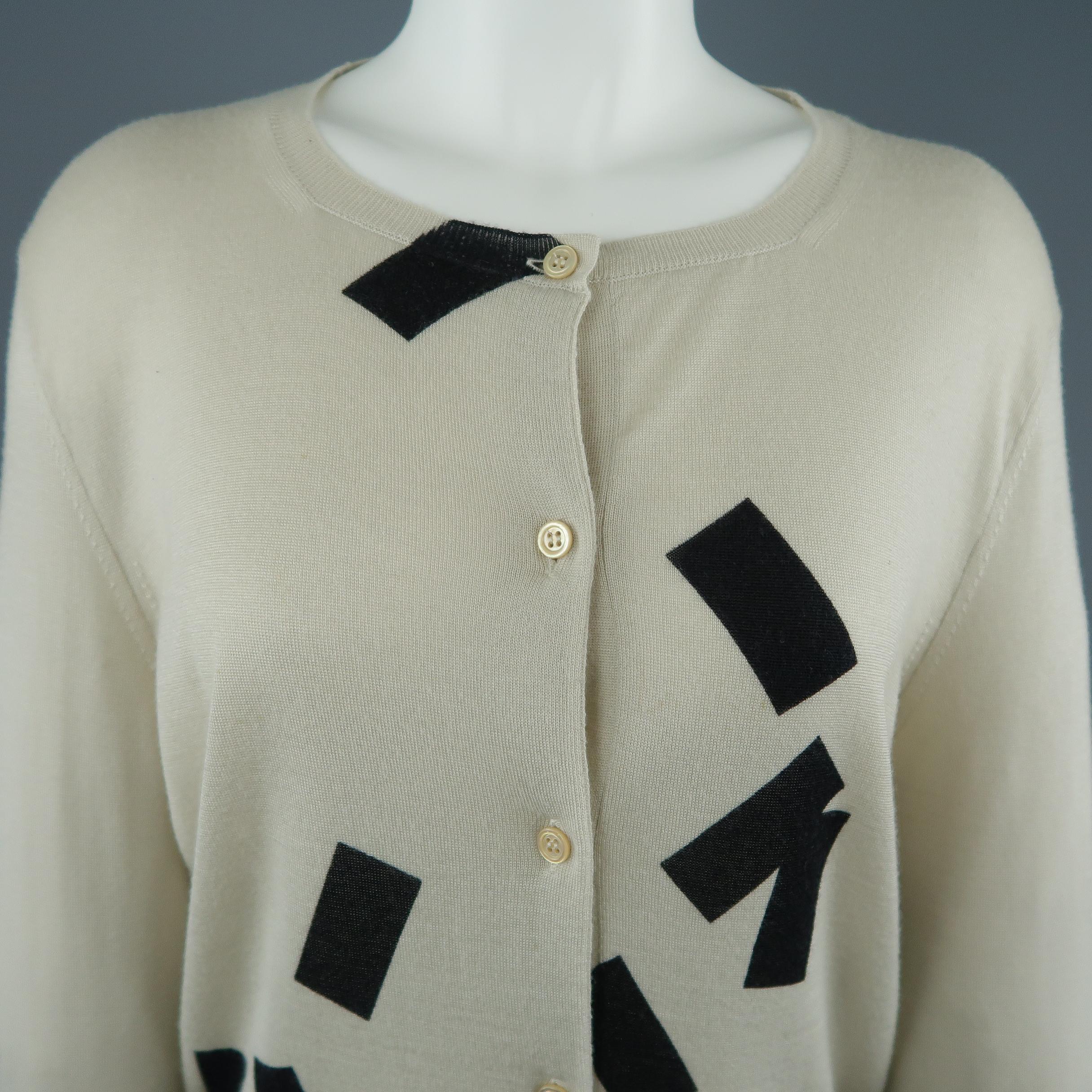 BOTTEGA VENETA cardigan comes in beige cashmere silk blend knit with a round neckline, button up front, and black geometric print throughout. Made in Italy.
 
Excellent Pre-Owned Condition.
Marked: IT 44
 
Measurements:
 
Shoulder: 17 in.
Chest: 40