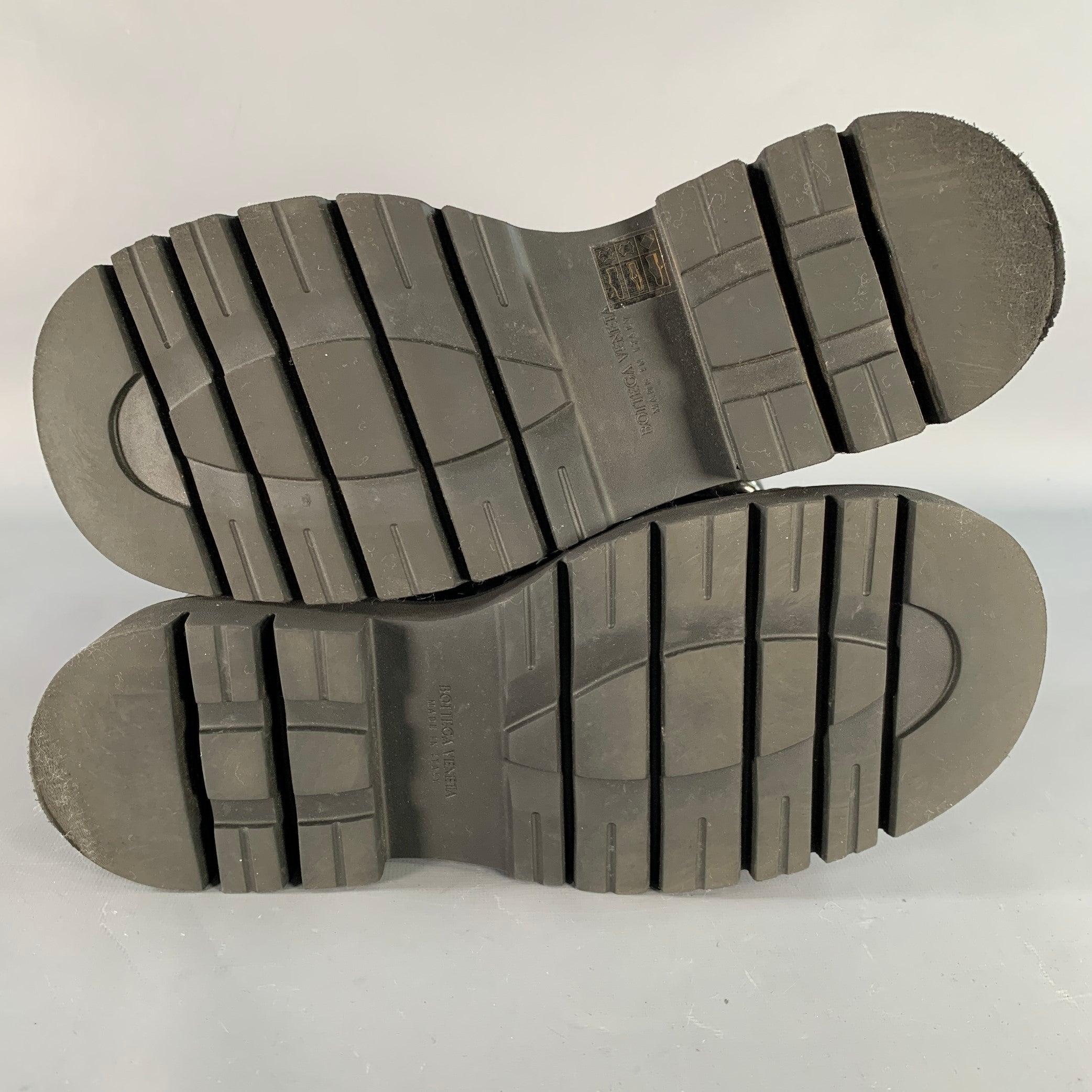 BOTTEGA VENETA Taille 8 Noir Mini Lido Weave Lug Bottes en cuir tressé à fermeture éclair latérale en vente 2