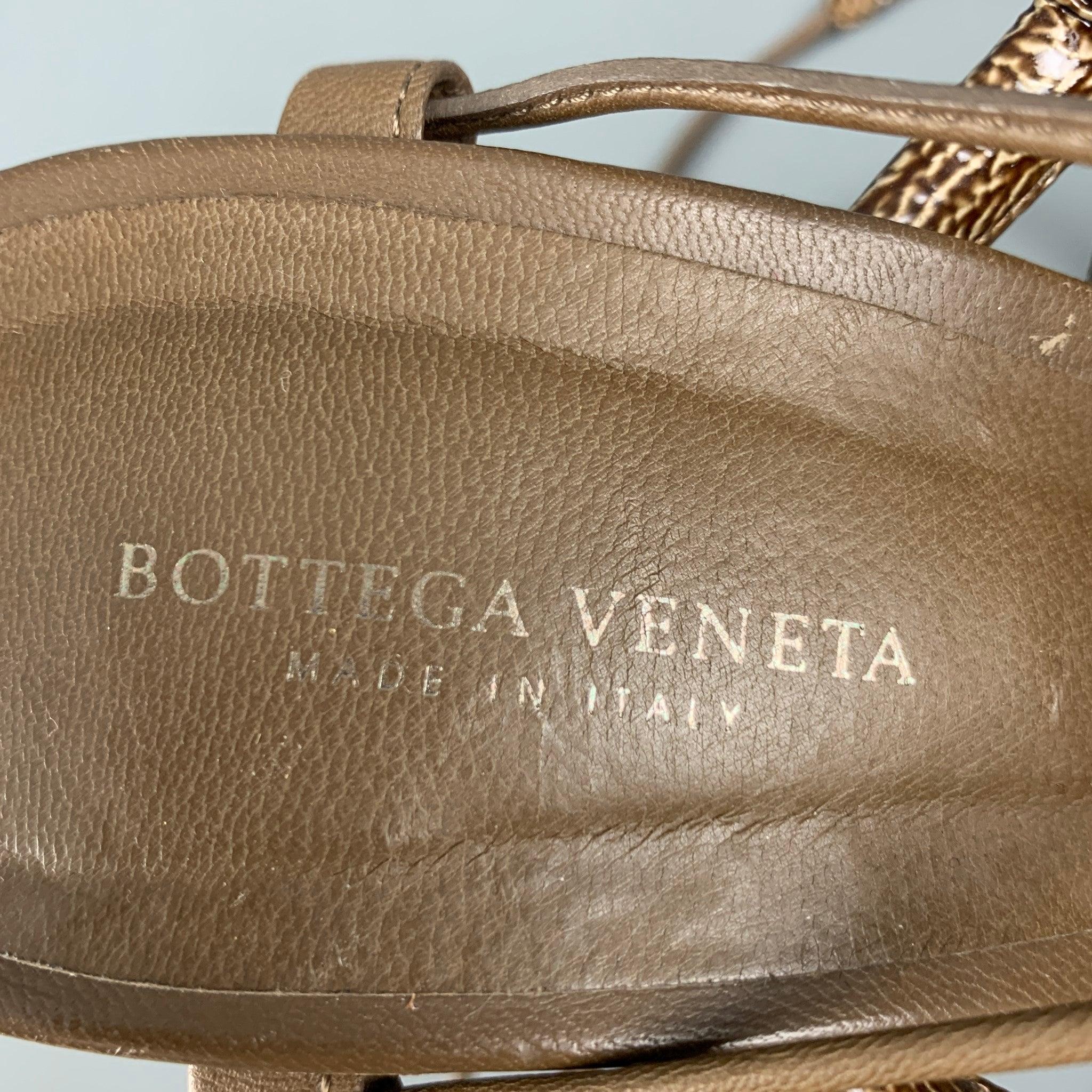 BOTTEGA VENETA Size 8.5 Brown Olive Woven Patent Leather Wedge Sandals For Sale 3