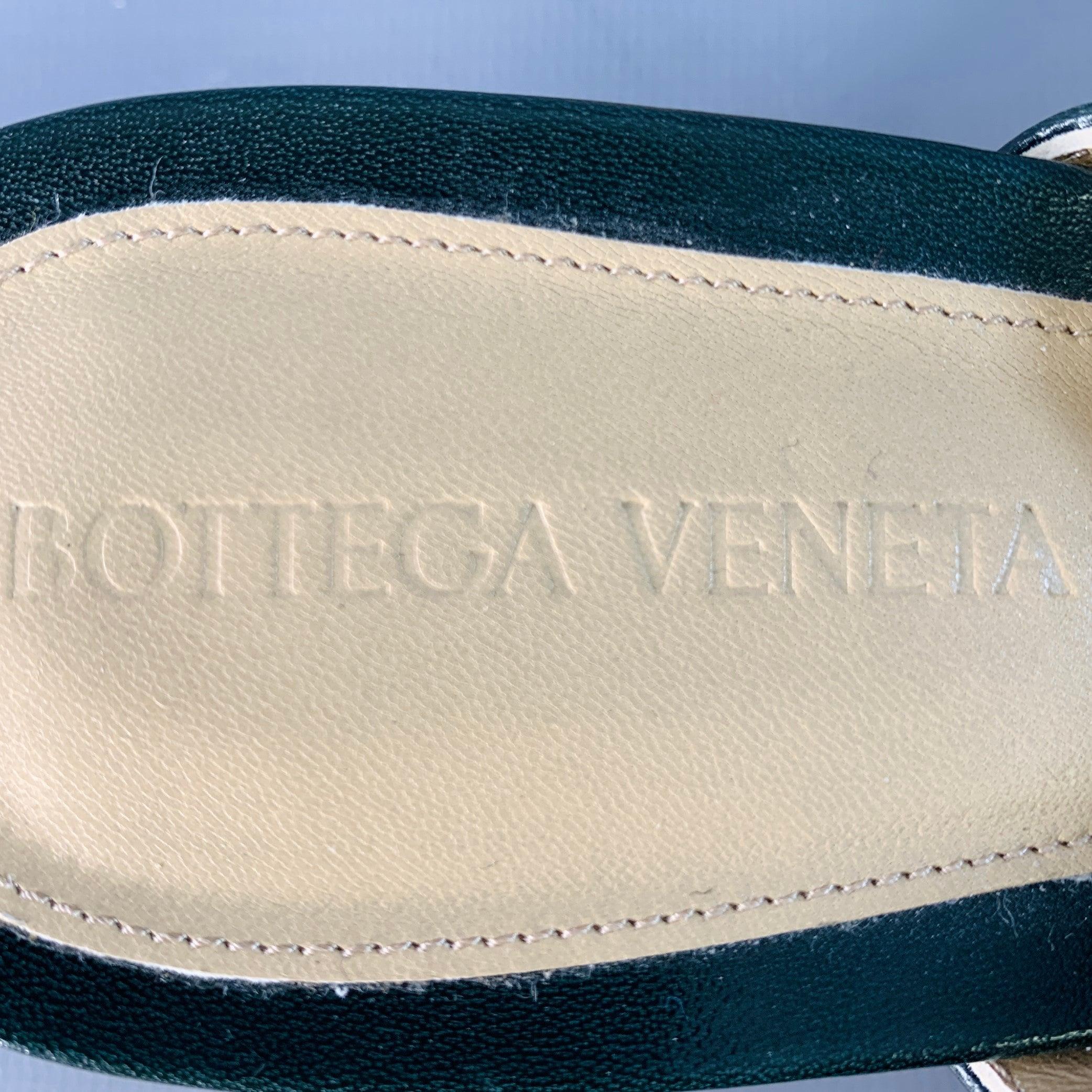 BOTTEGA VENETA Taille 9.5 Cuir vert Square Toe Kitten Heel Mules Sandals en vente 3