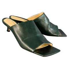 BOTTEGA VENETA Taille 9.5 Cuir vert Square Toe Kitten Heel Mules Sandals